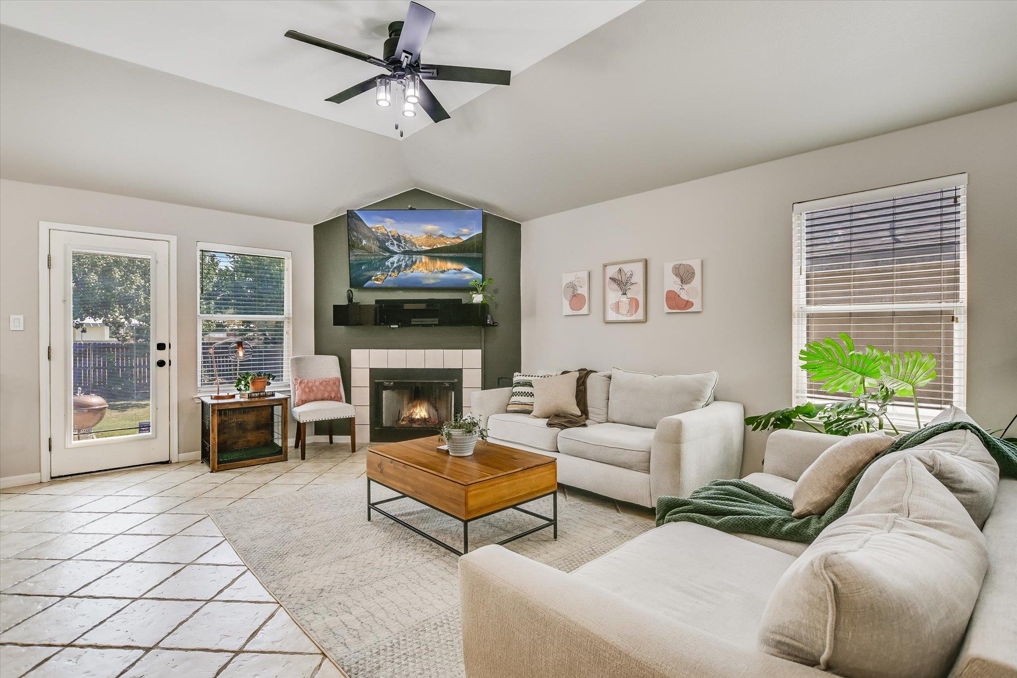 1302 Redbud Ln, Leander, TX 78641