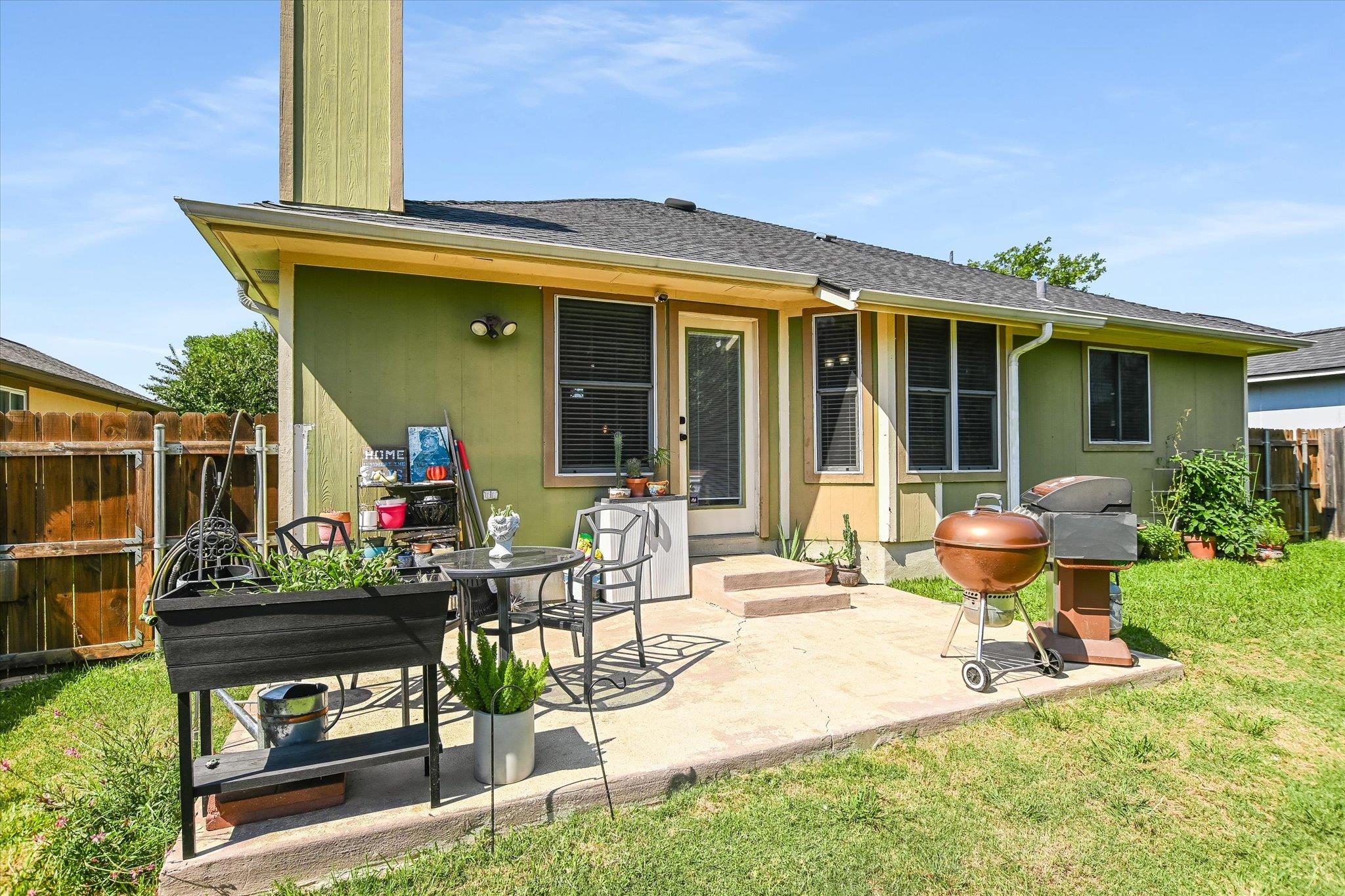 1302 Redbud Ln, Leander, TX 78641