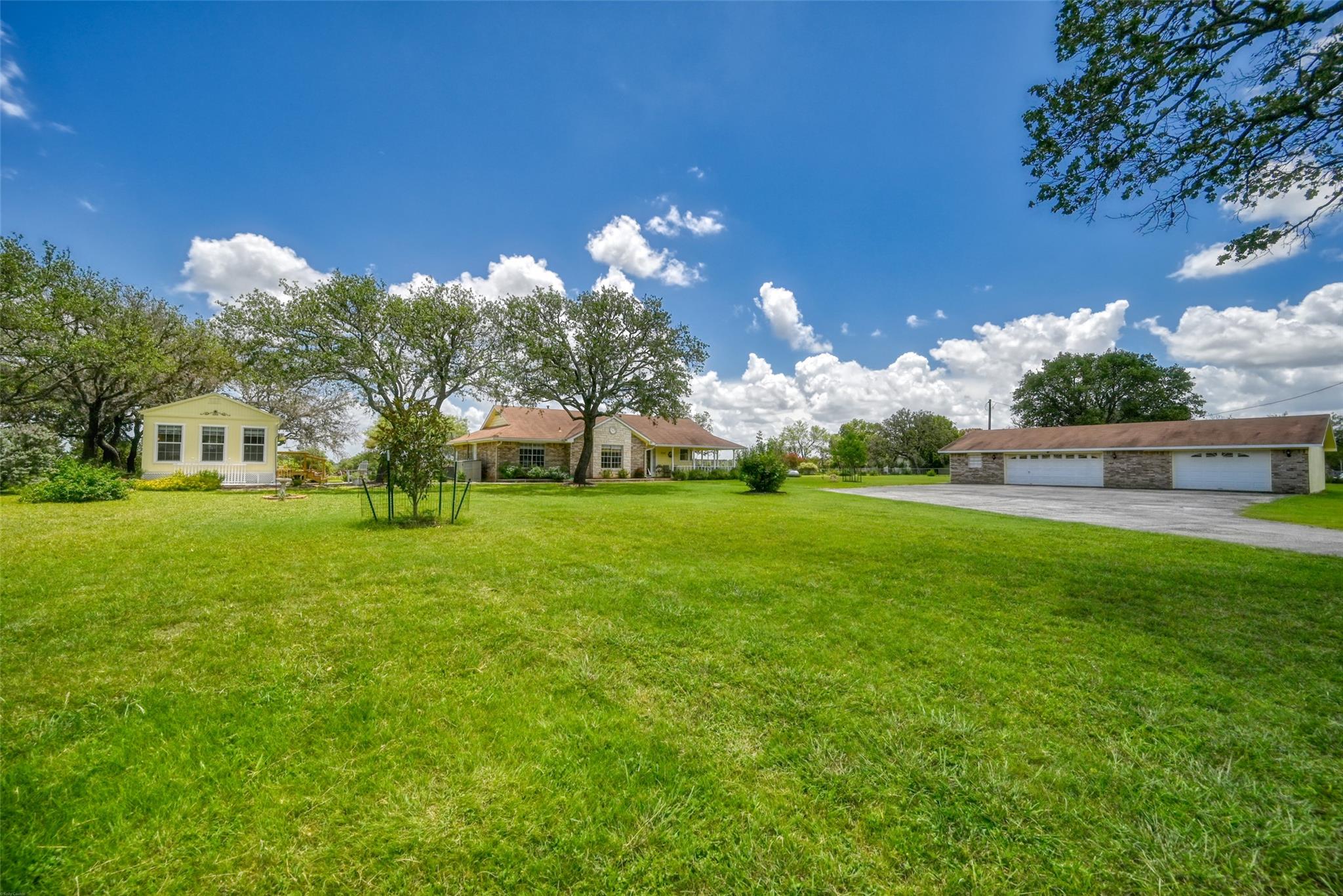 504 N Avenue N, Johnson City, TX 78636