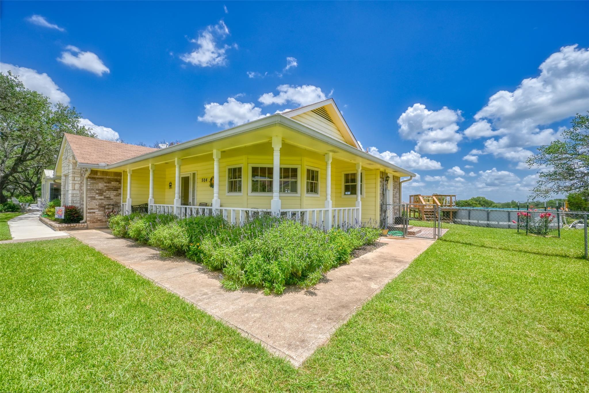 504 N Avenue N, Johnson City, TX 78636