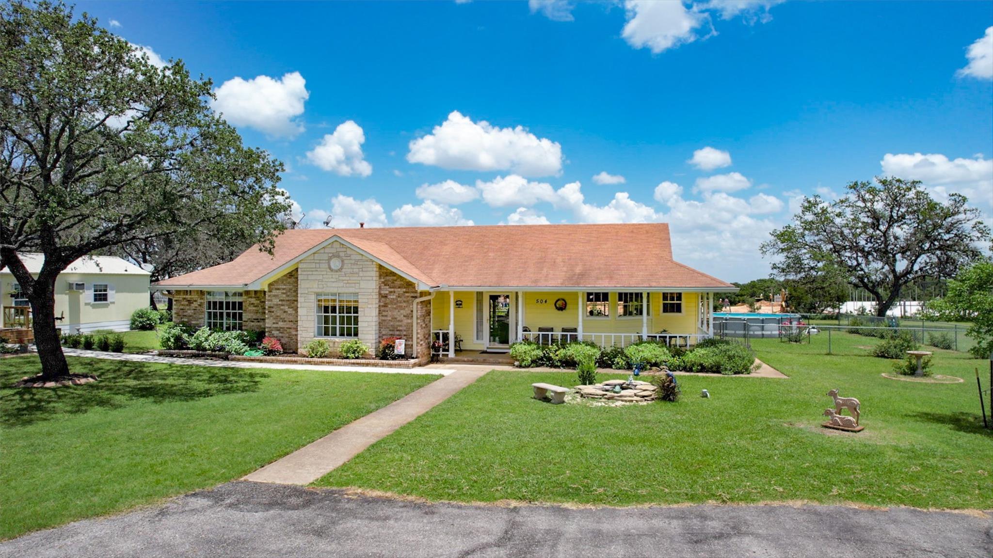 504 N Avenue N, Johnson City, TX 78636