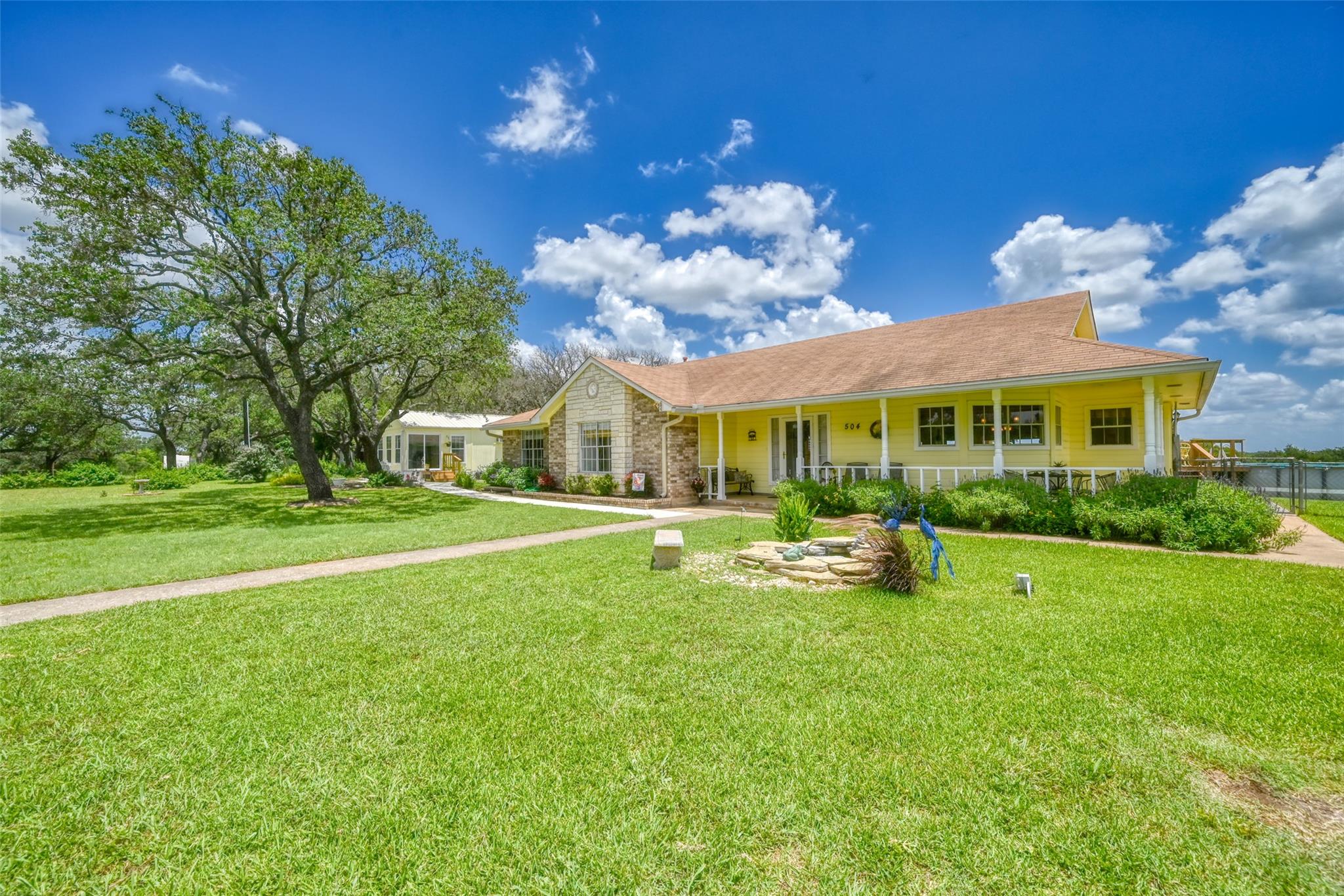 504 N Avenue N, Johnson City, TX 78636