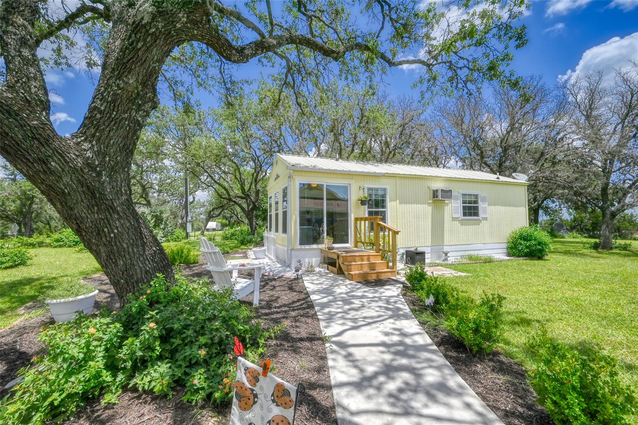 504 N Avenue N, Johnson City, TX 78636