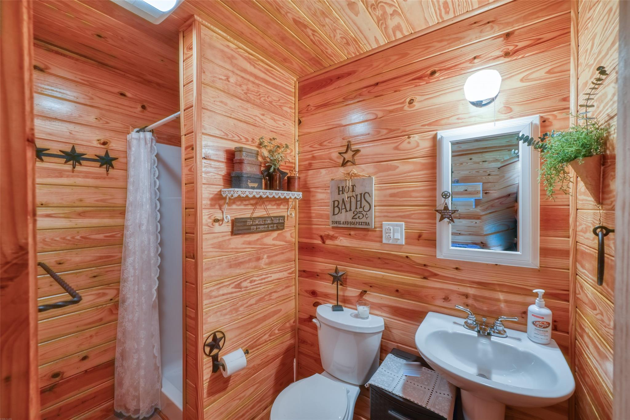 504 N Avenue N, Johnson City, TX 78636