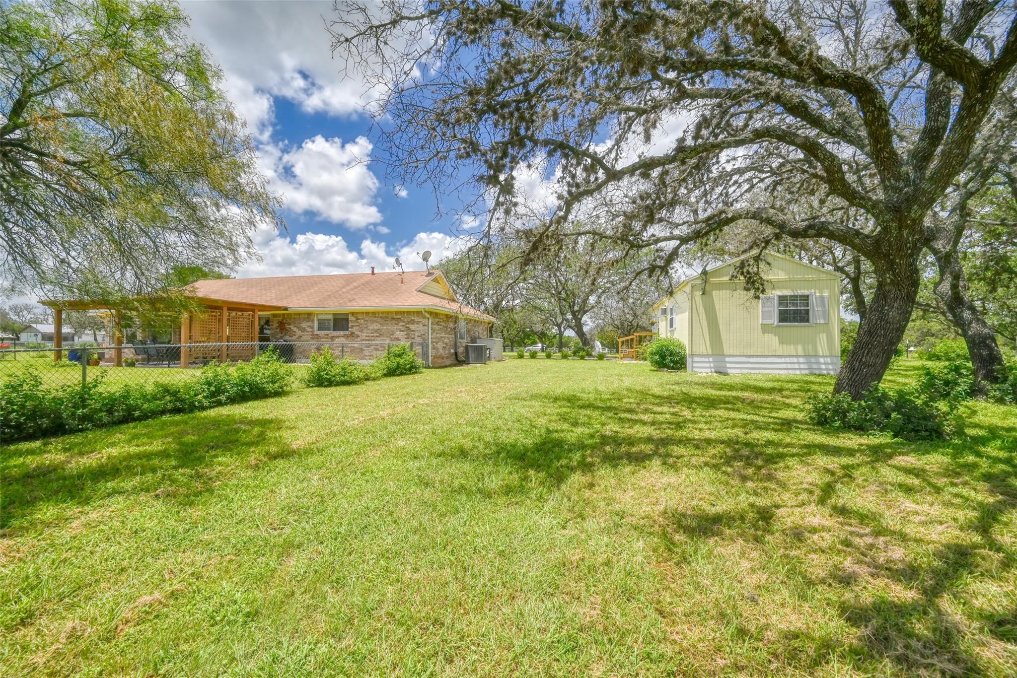 504 N Avenue N, Johnson City, TX 78636