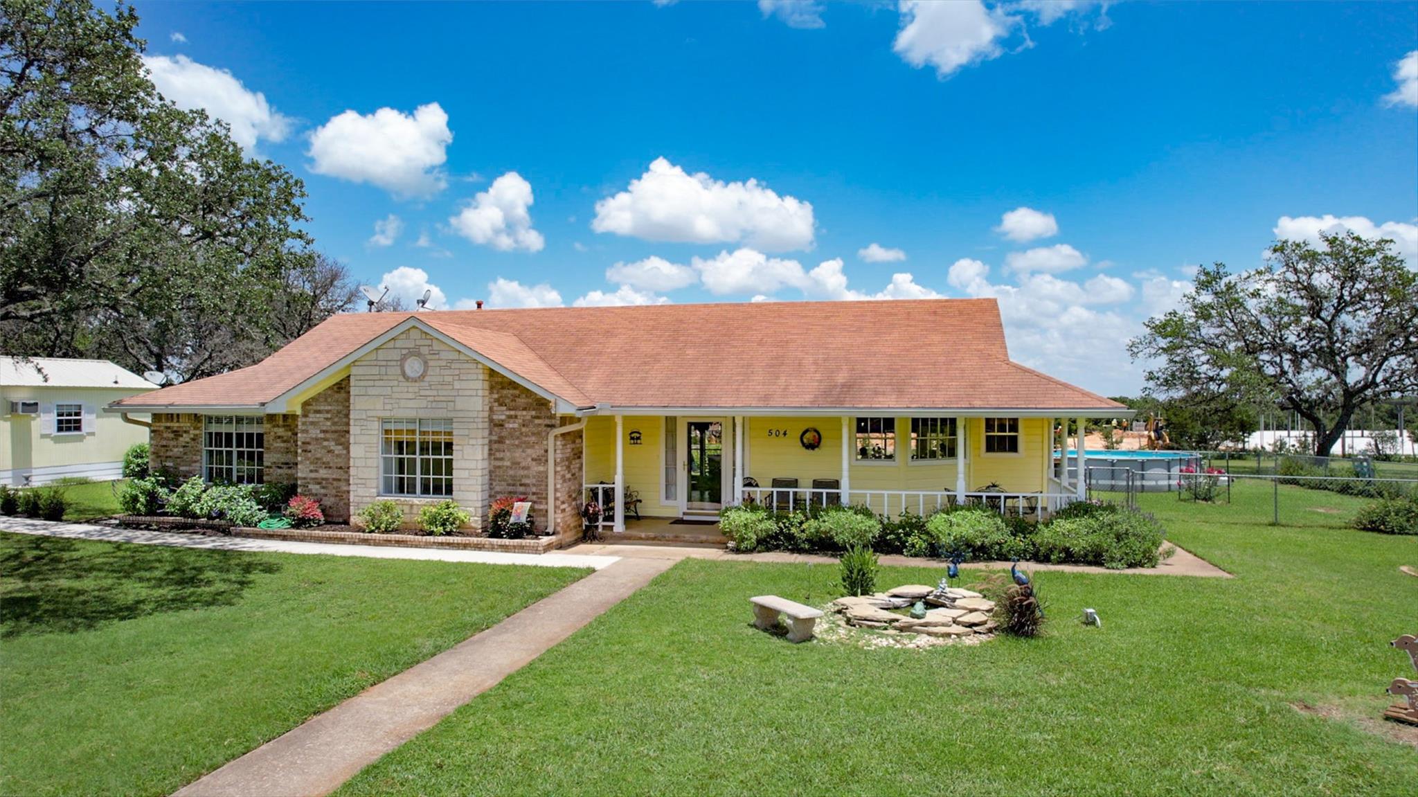 504 N Avenue N, Johnson City, TX 78636