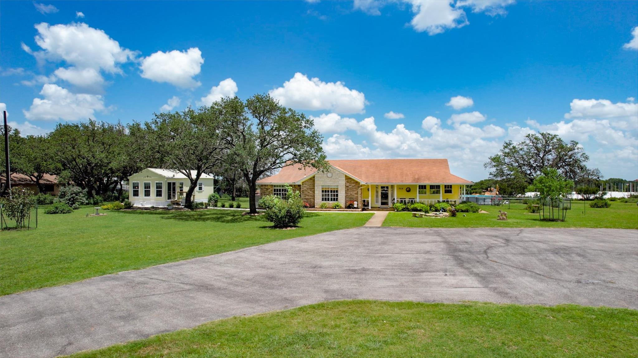 504 N Avenue N, Johnson City, TX 78636