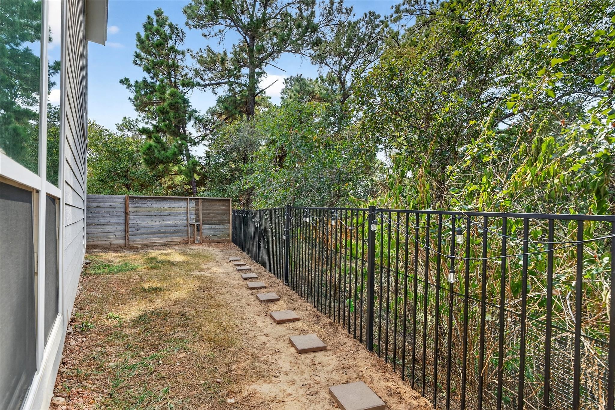 201 Hanauma Dr, Bastrop, TX 78602