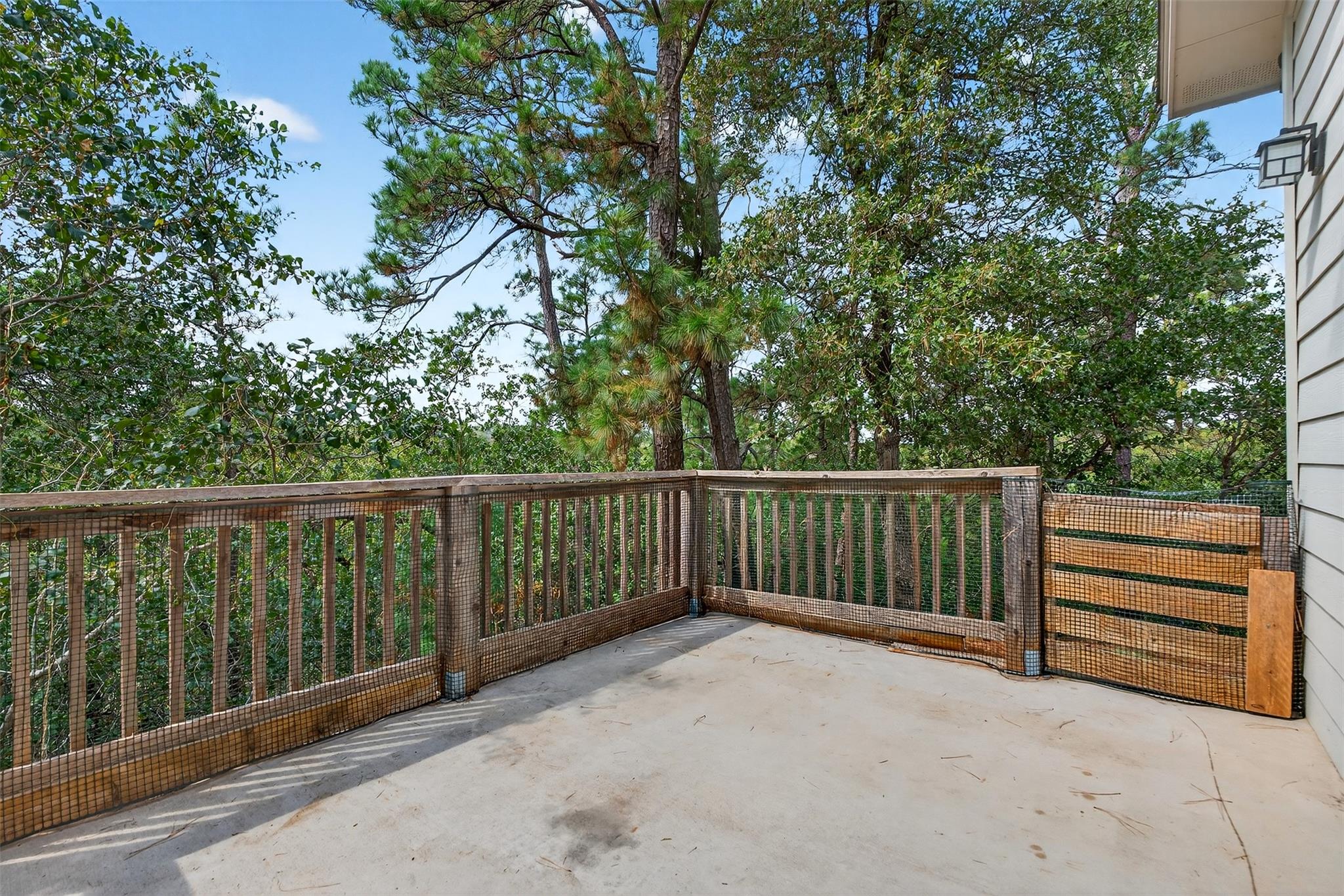 201 Hanauma Dr, Bastrop, TX 78602