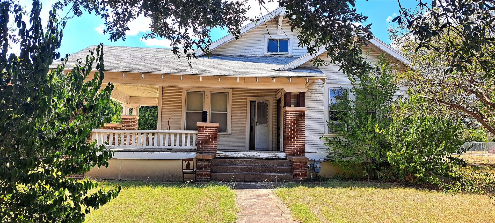 507 Sloan St, Taylor, TX 76574