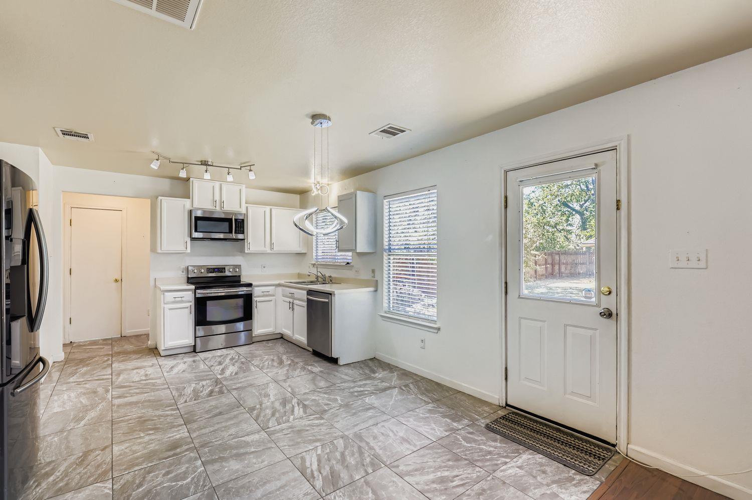 411 Meadow Park Dr, Georgetown, TX 78626