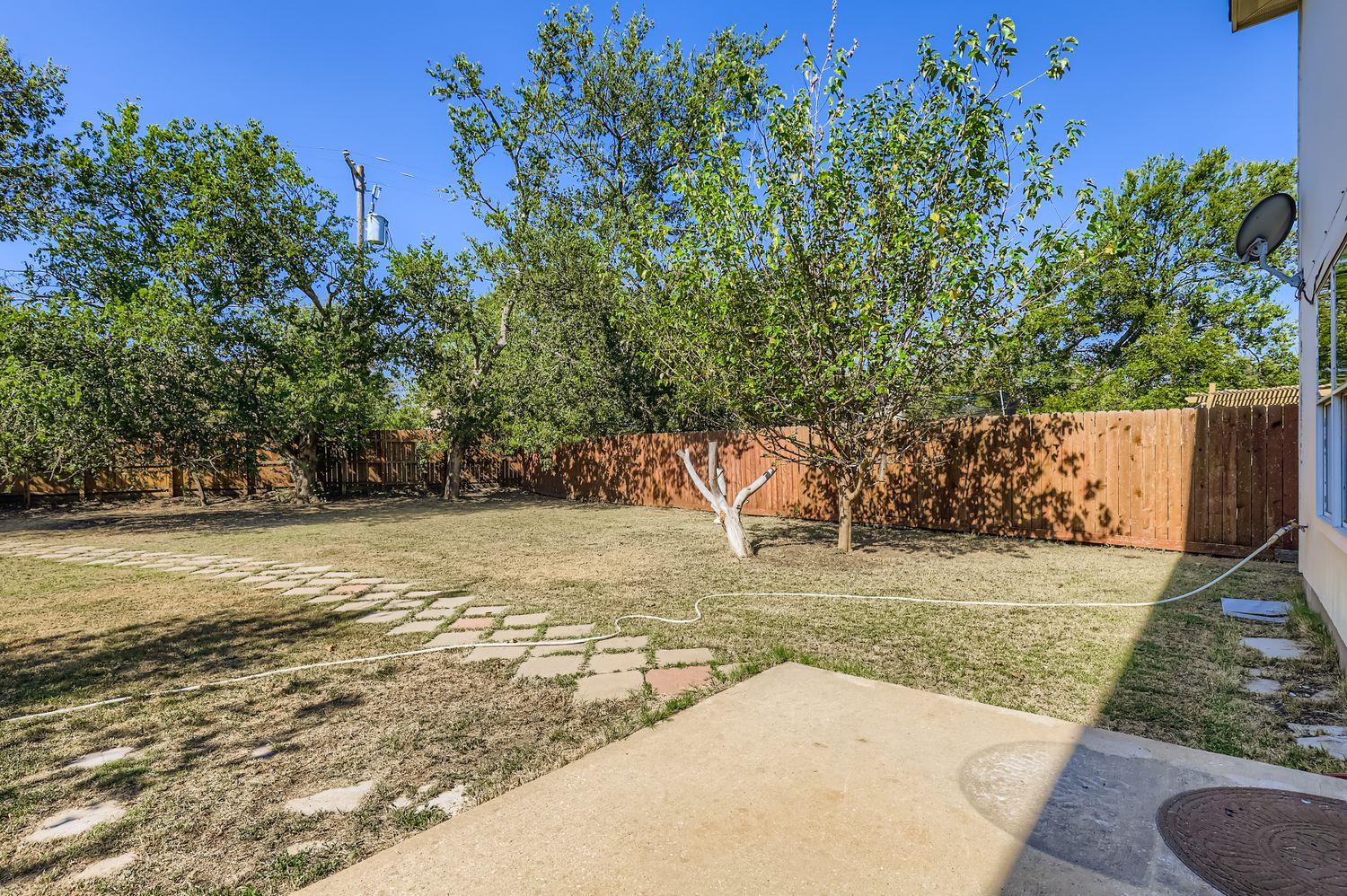 411 Meadow Park Dr, Georgetown, TX 78626