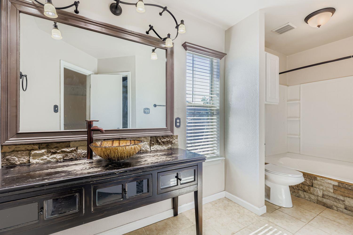 411 Meadow Park Dr, Georgetown, TX 78626