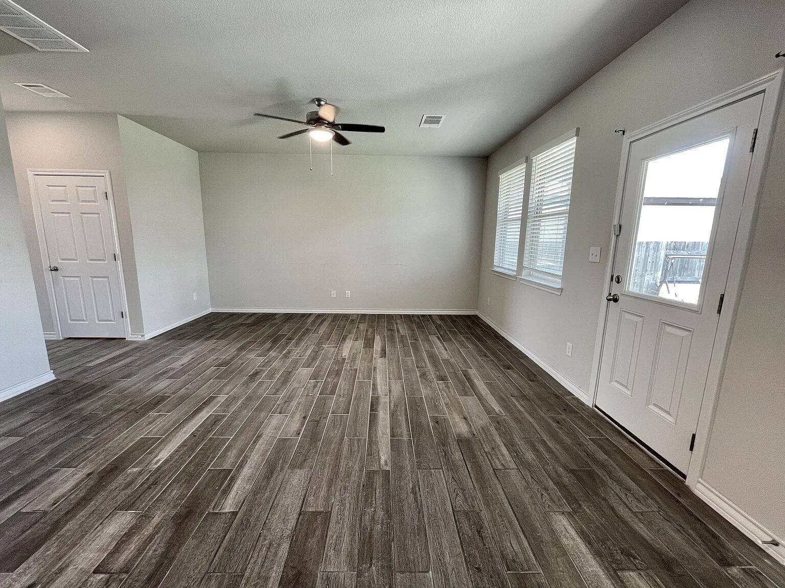 218 Boxwood Dr, Buda, TX 78610