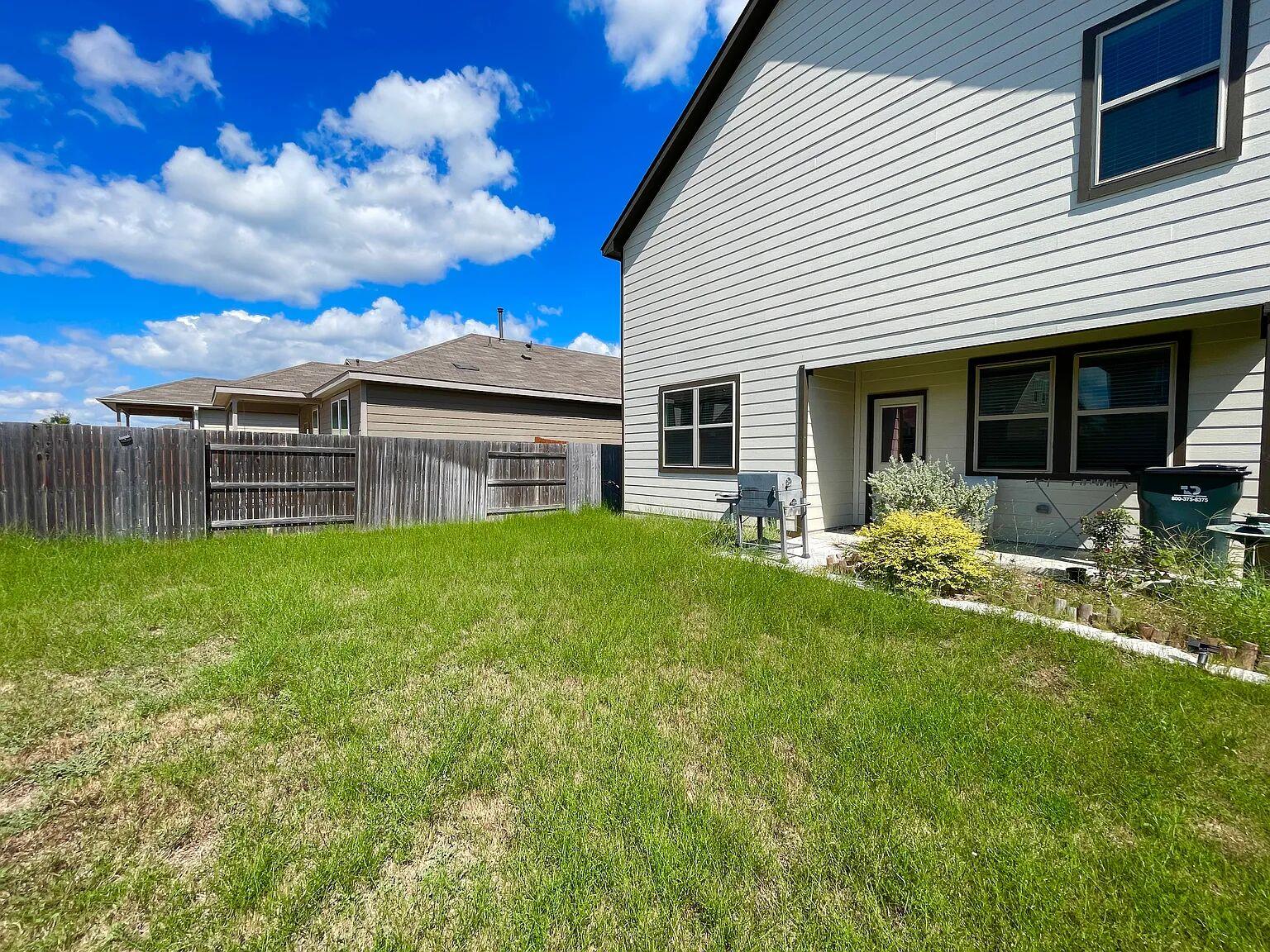 218 Boxwood Dr, Buda, TX 78610