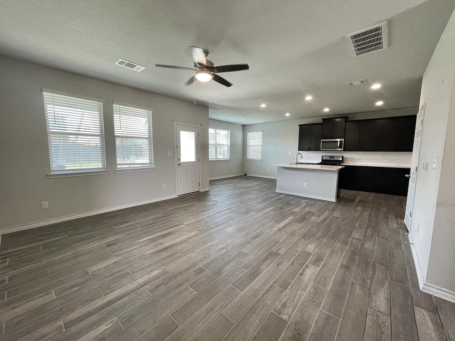 218 Boxwood Dr, Buda, TX 78610