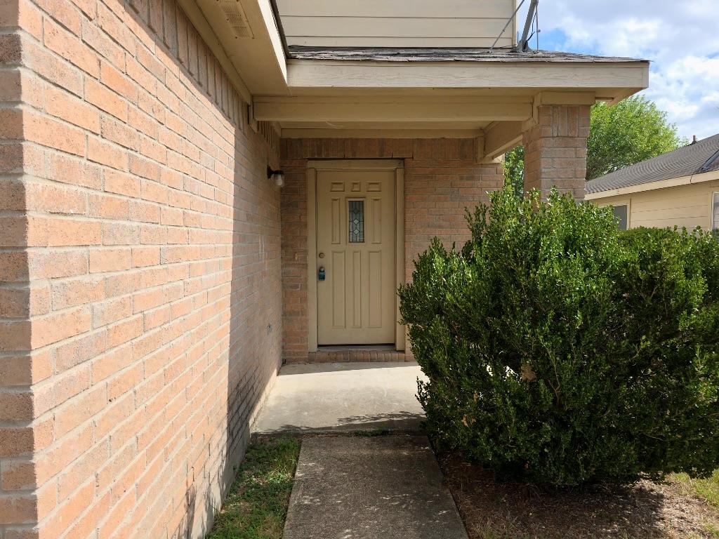 204 Ruby Lake Dr, Kyle, TX 78640