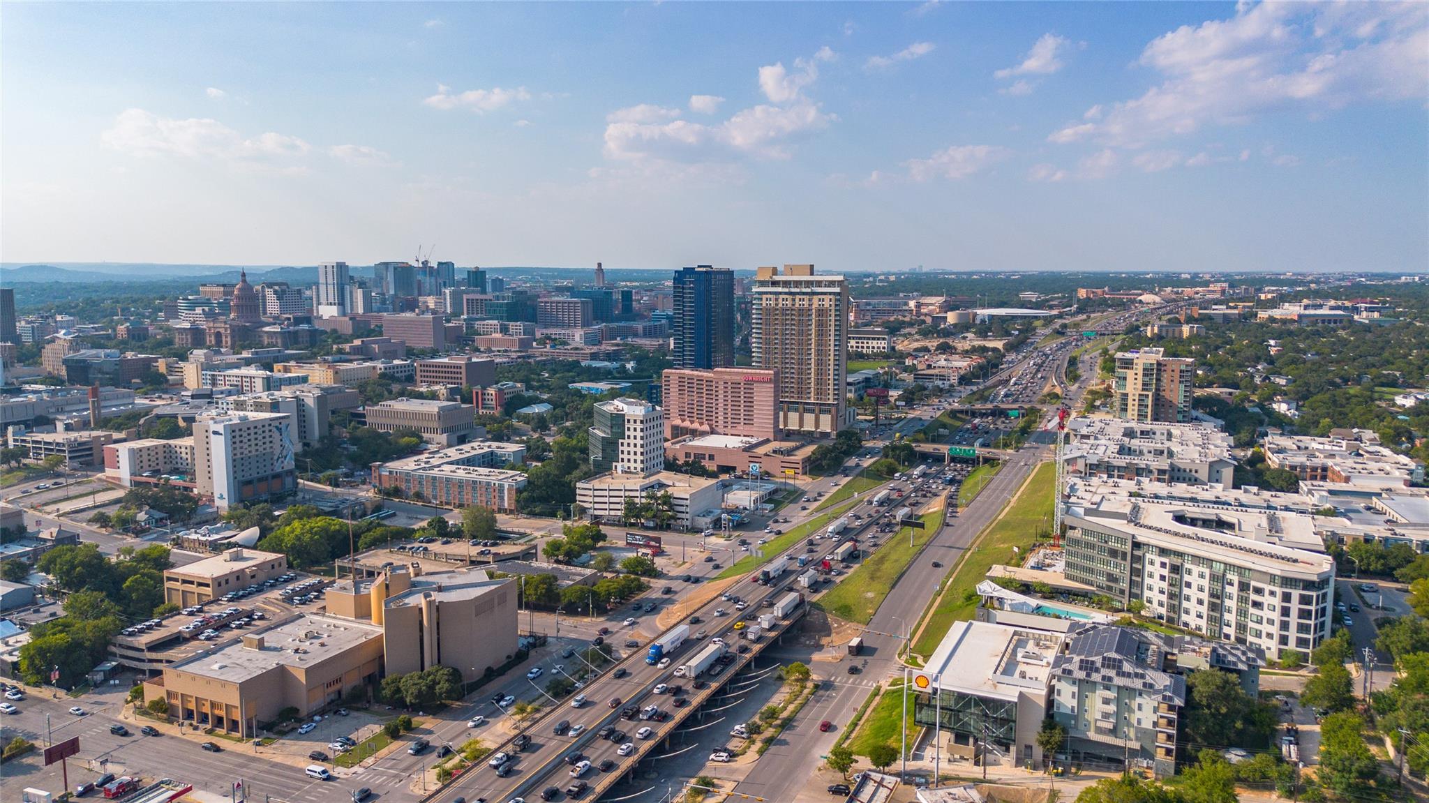 5024 Hazelnut Ln, Del Valle, TX 78617