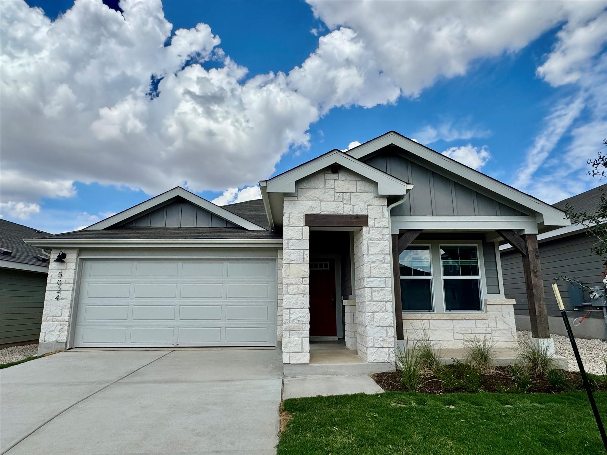 5024 Hazelnut Ln, Del Valle, TX 78617