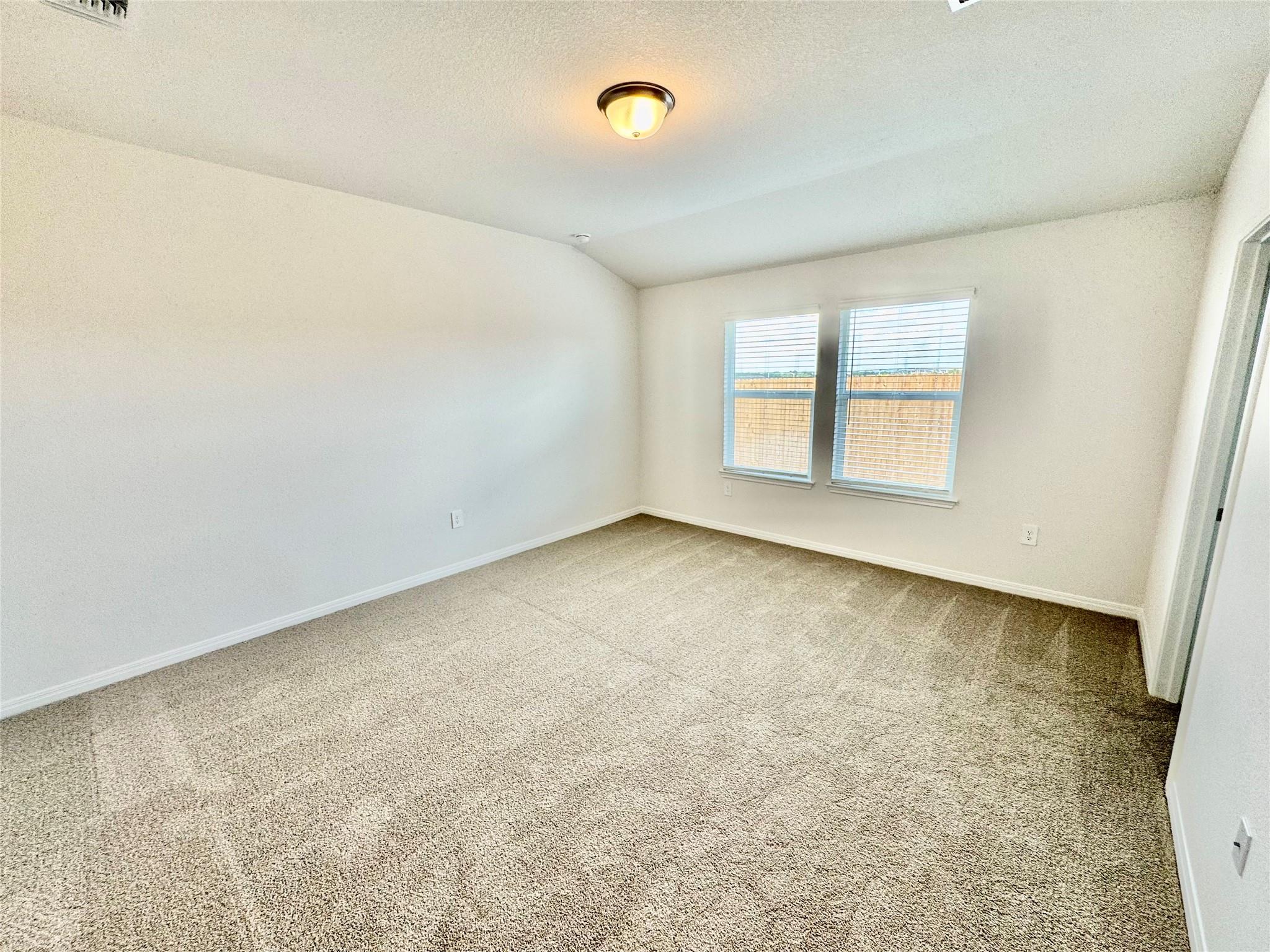 5028 Hazelnut Ln, Del Valle, TX 78617