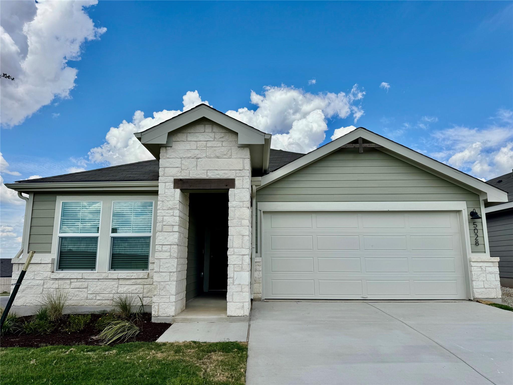 5028 Hazelnut Ln, Del Valle, TX 78617