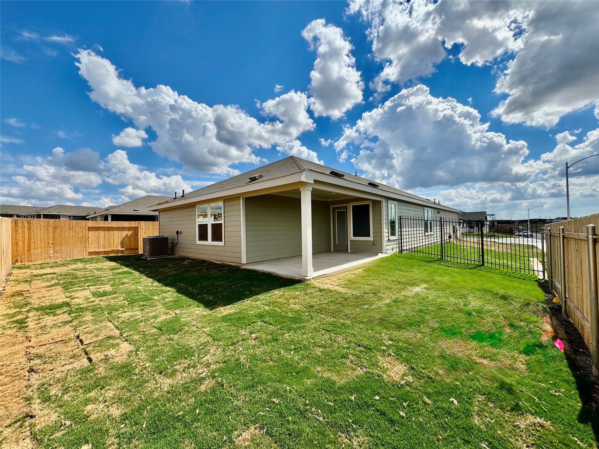 5028 Hazelnut Ln, Del Valle, TX 78617