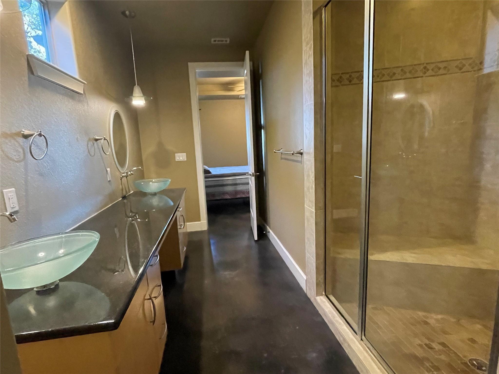 18800 Venture Dr, Point Venture, TX 78645