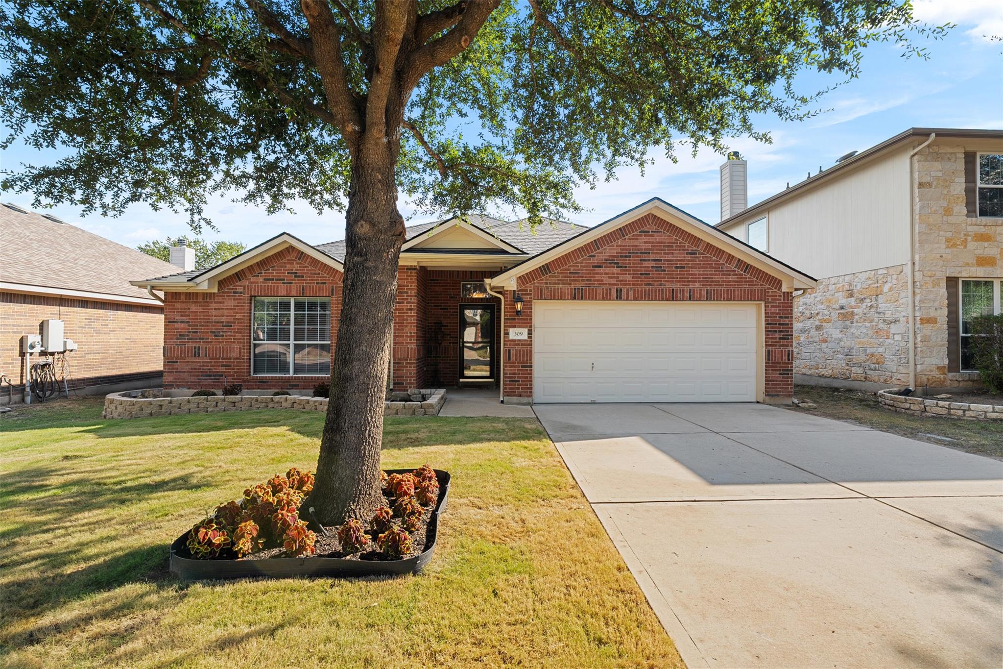 309 Golden Eagle Ln, Leander, TX 78641