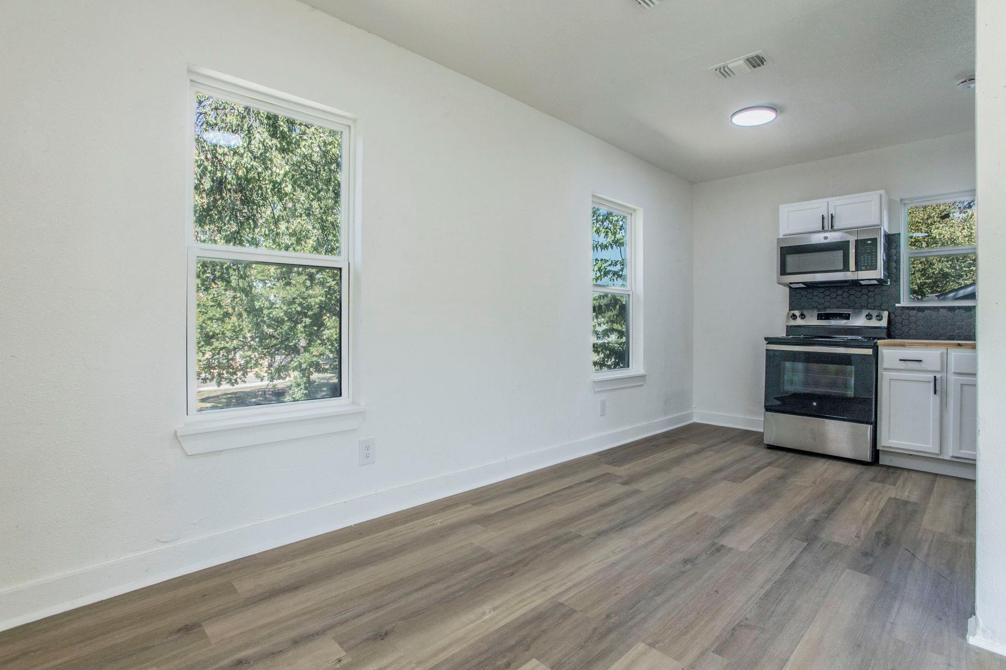 2215 N Elmendorf St # C, San Antonio, TX 78201