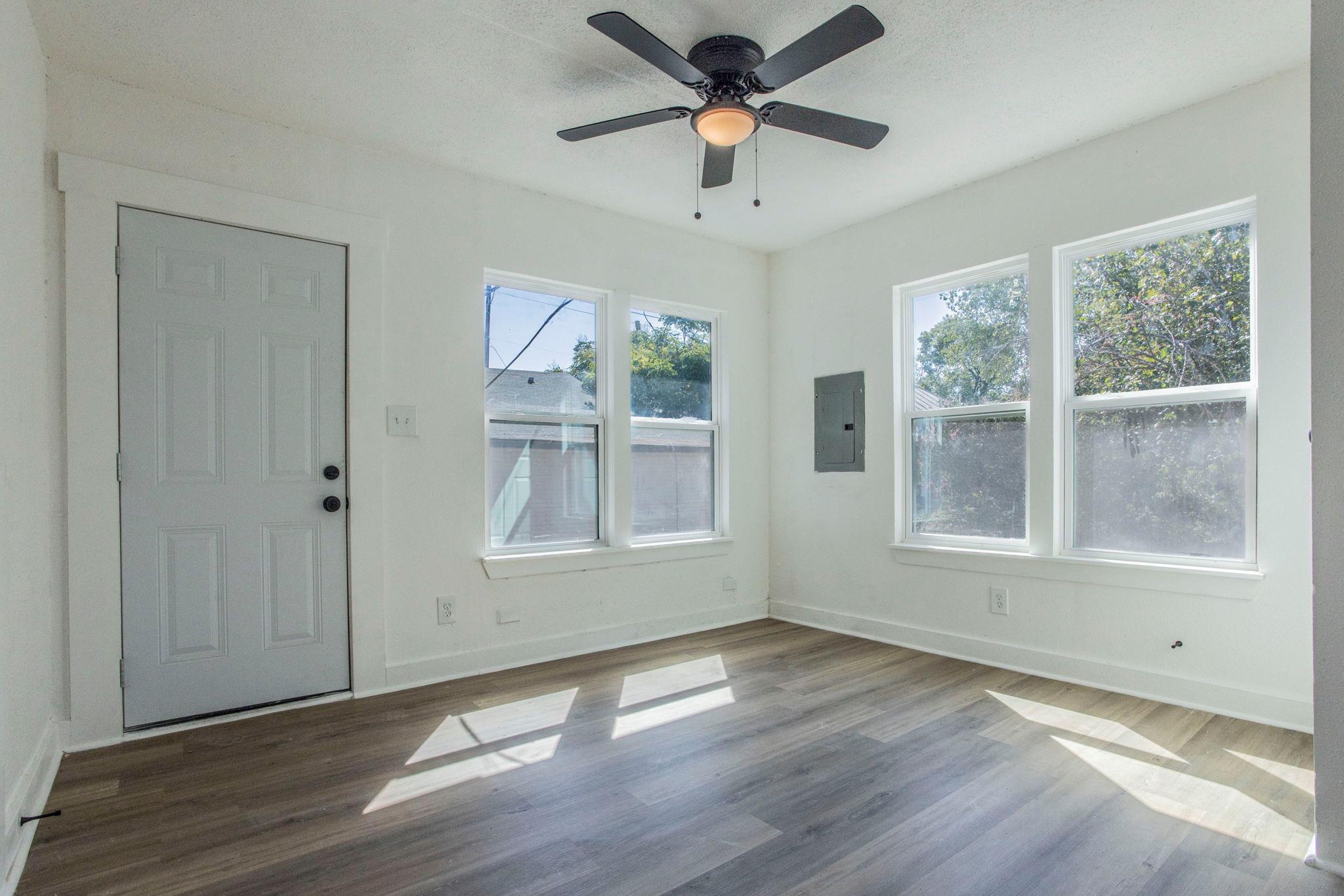 2215 N Elmendorf St # C, San Antonio, TX 78201