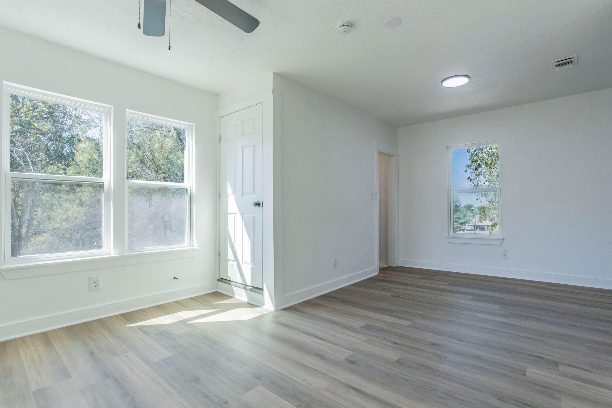 2215 N Elmendorf St # C, San Antonio, TX 78201