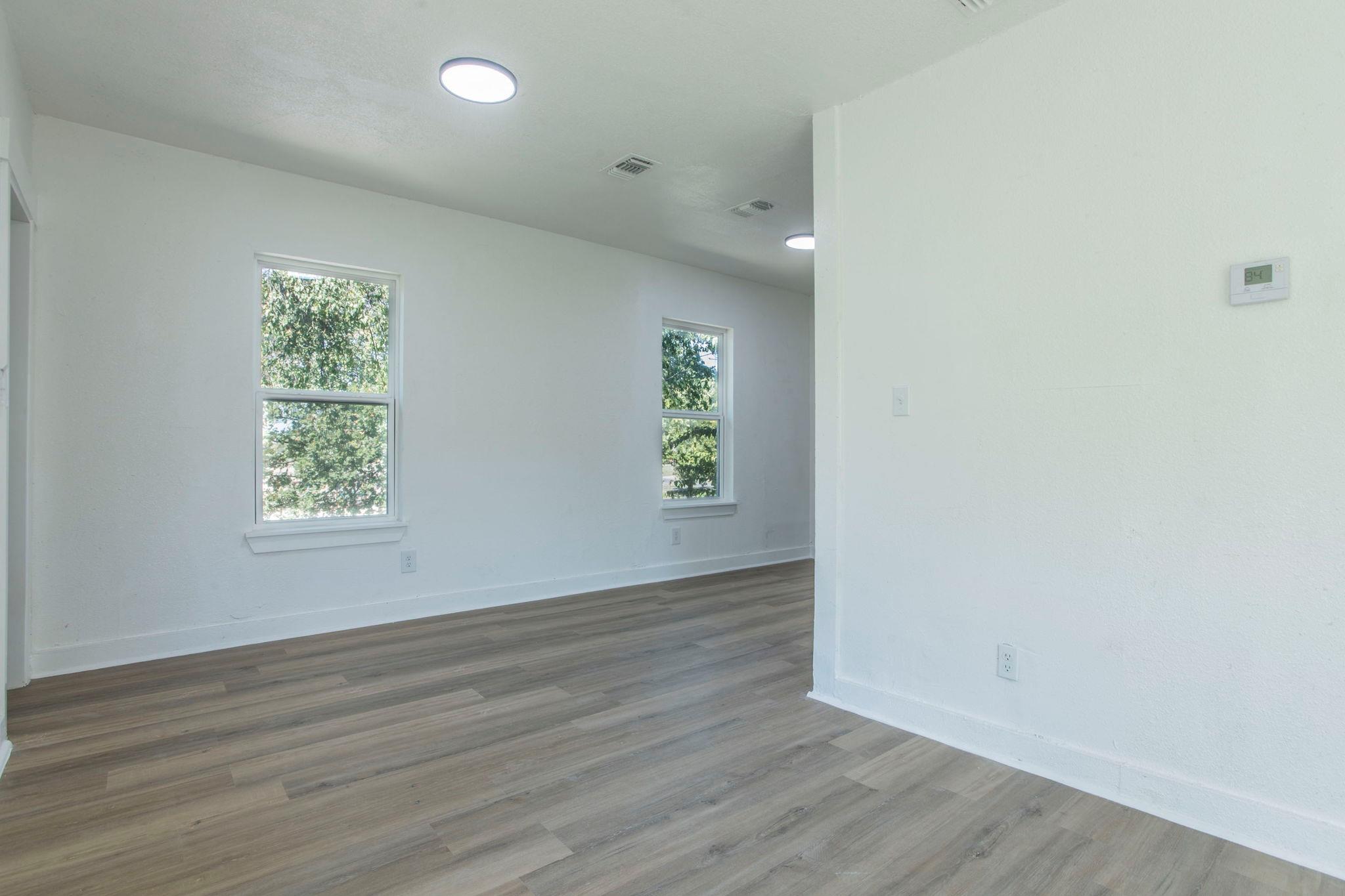 2215 N Elmendorf St # C, San Antonio, TX 78201