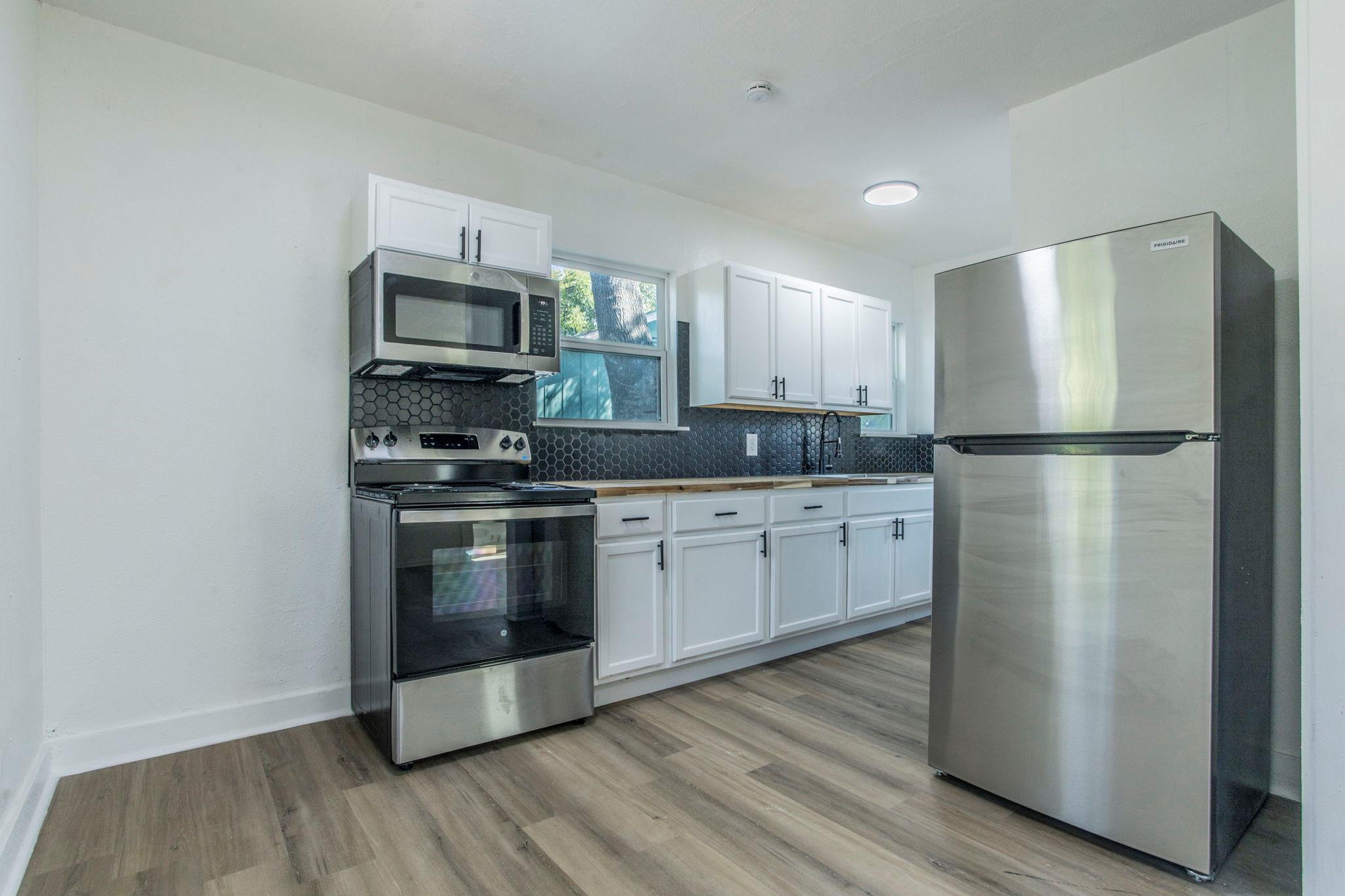 2215 N Elmendorf St # C, San Antonio, TX 78201