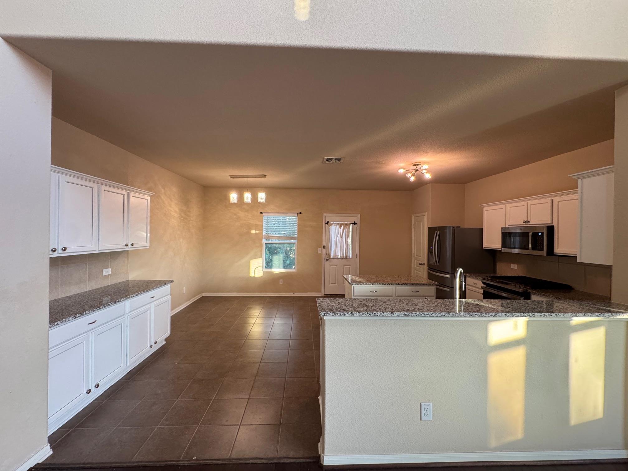 117 Kemah Ln, Kyle, TX 78640