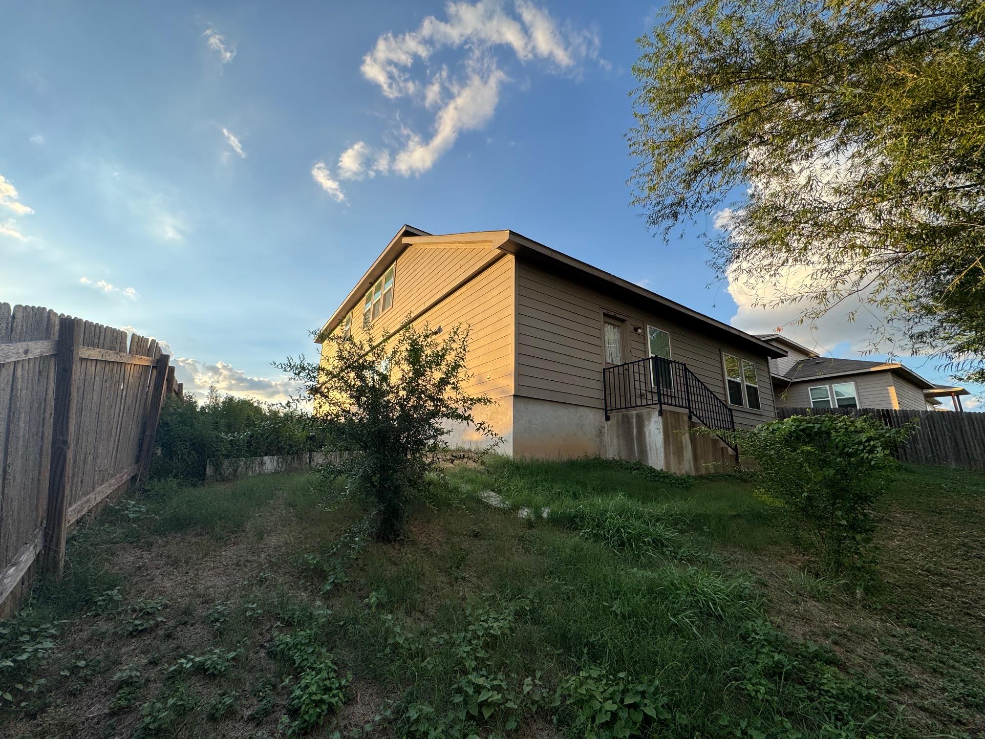 117 Kemah Ln, Kyle, TX 78640