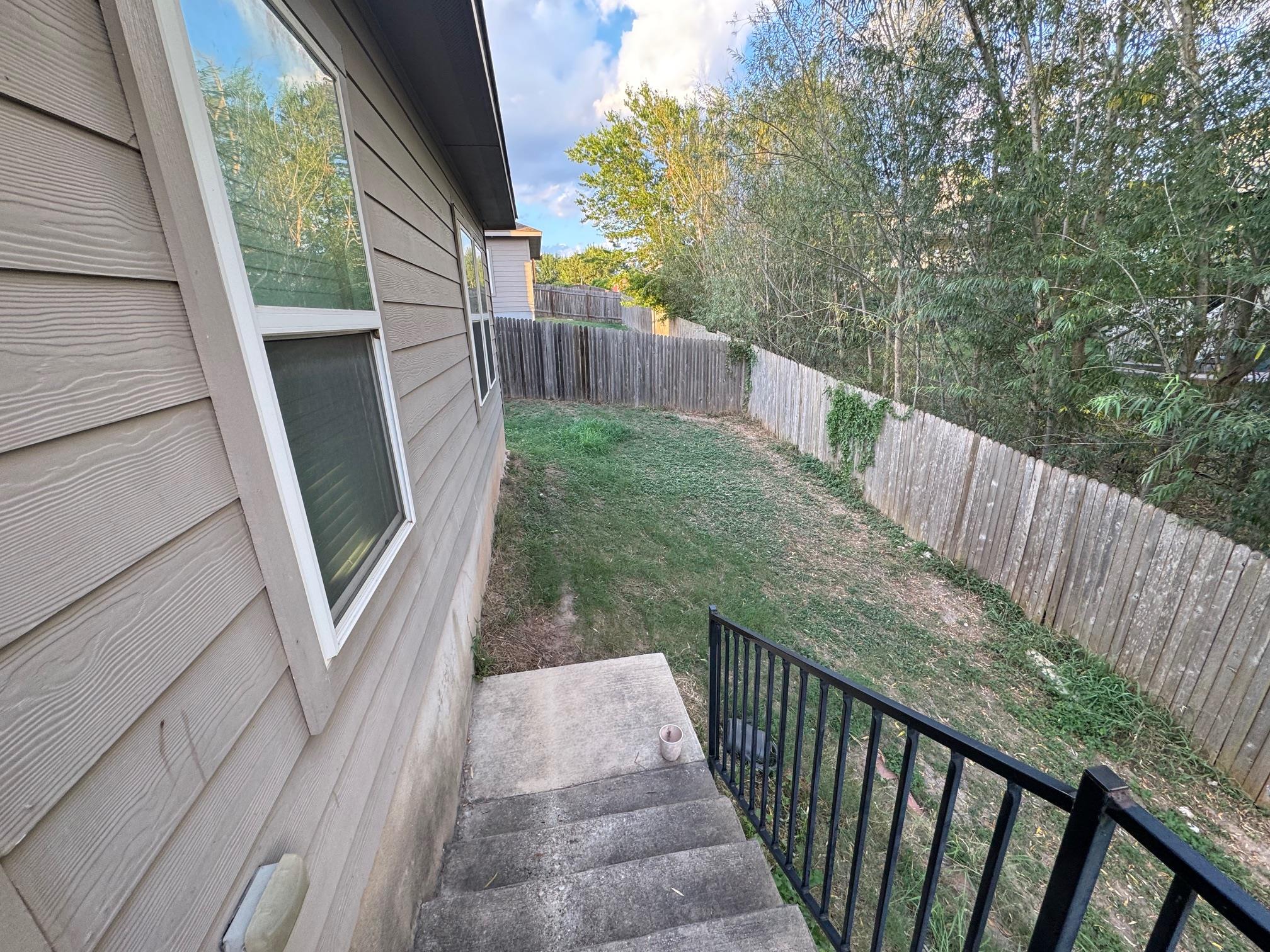 117 Kemah Ln, Kyle, TX 78640