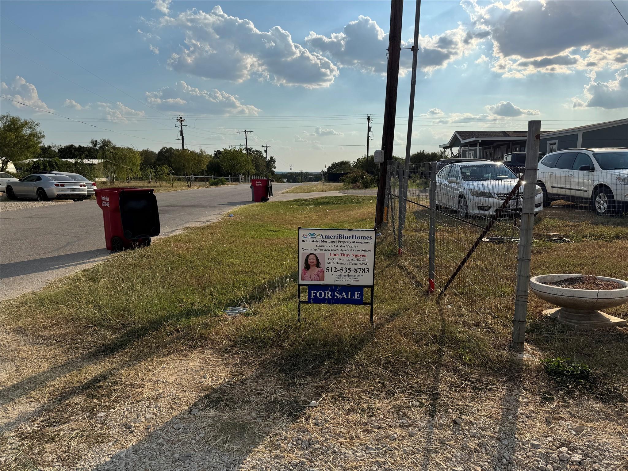 490 Rosewood Dr, Dale, TX 78616