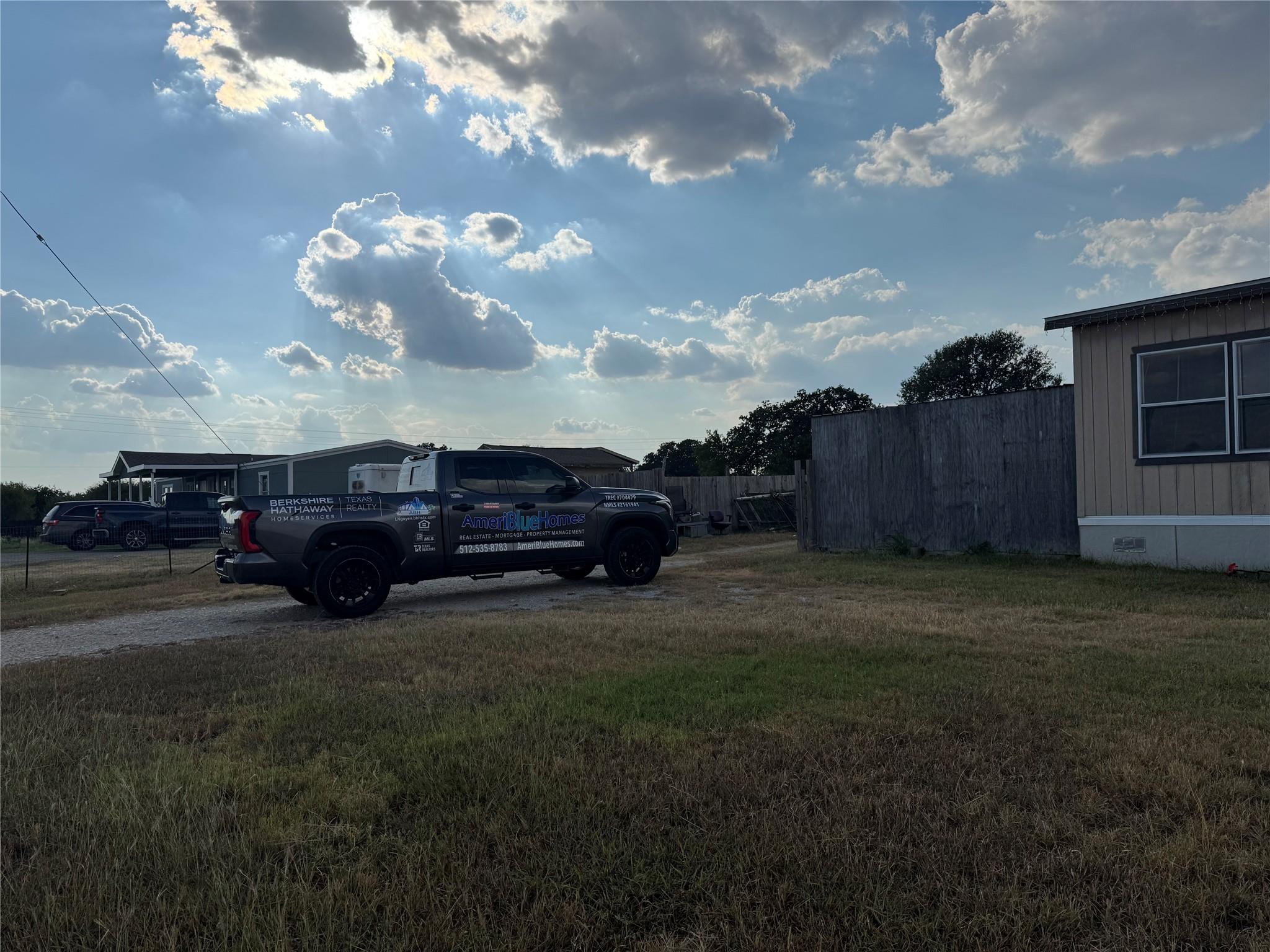 490 Rosewood Dr, Dale, TX 78616