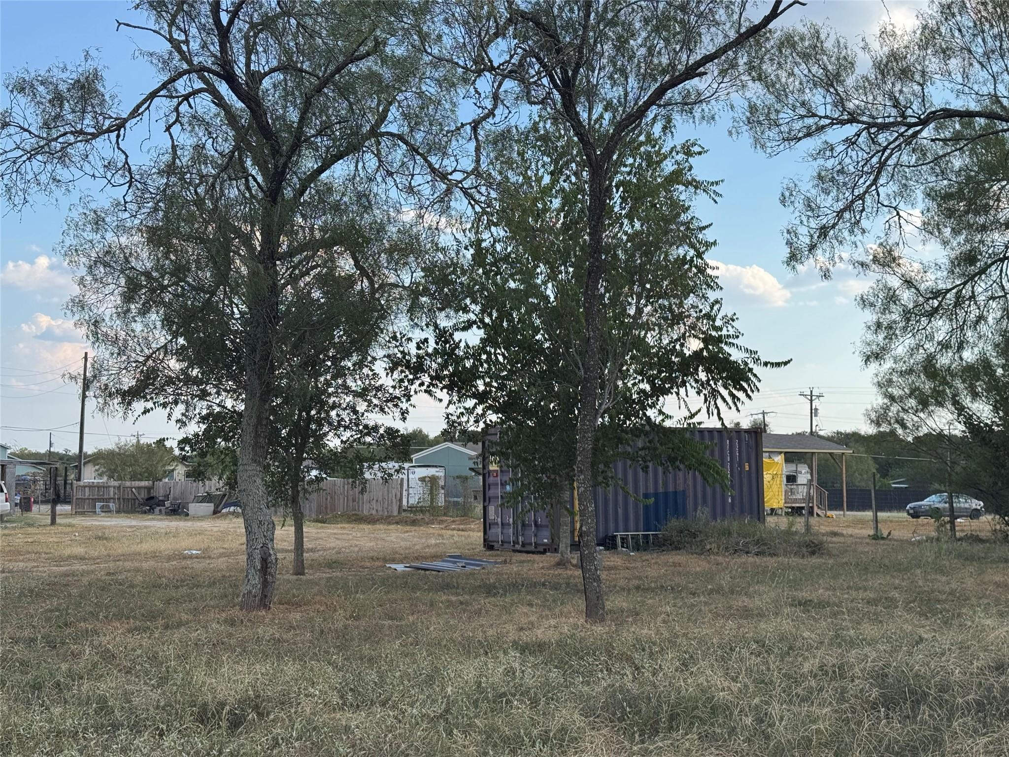 490 Rosewood Dr, Dale, TX 78616