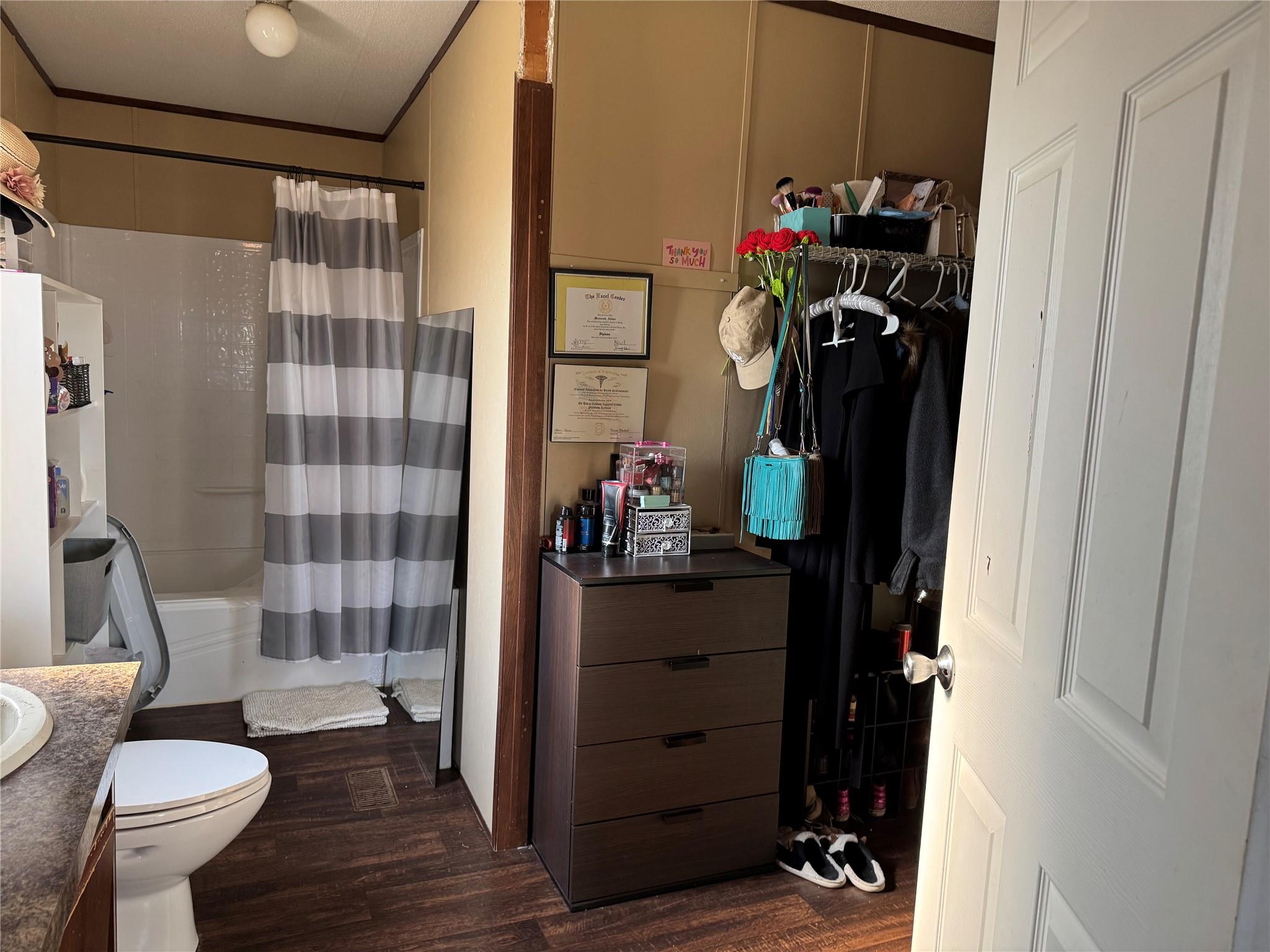 490 Rosewood Dr, Dale, TX 78616