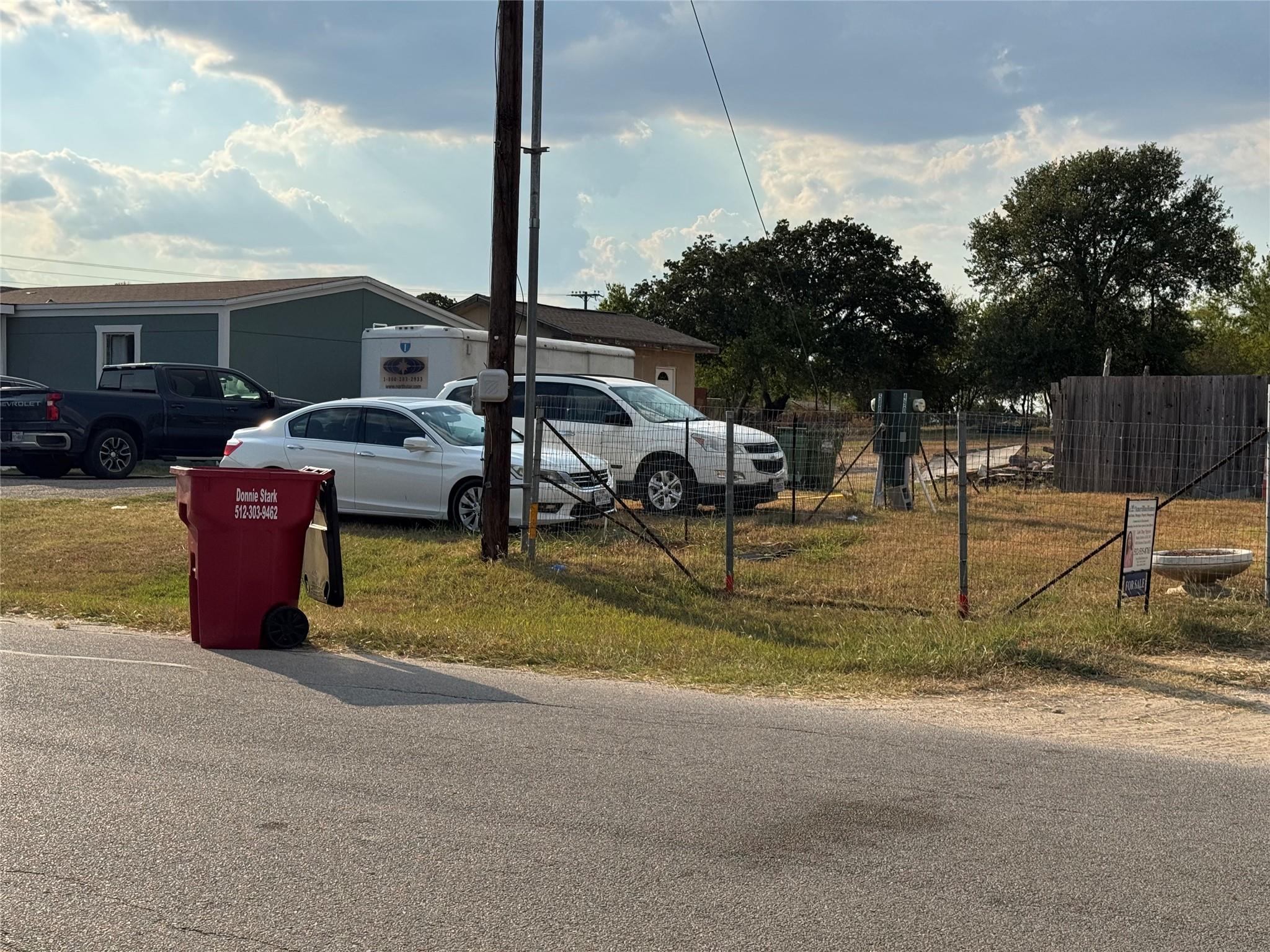 490 Rosewood Dr, Dale, TX 78616