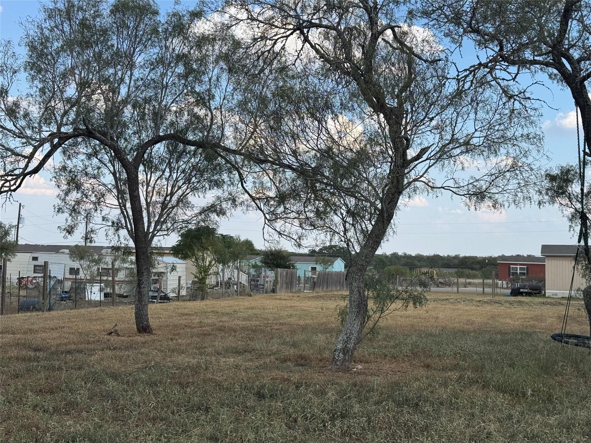 490 Rosewood Dr, Dale, TX 78616