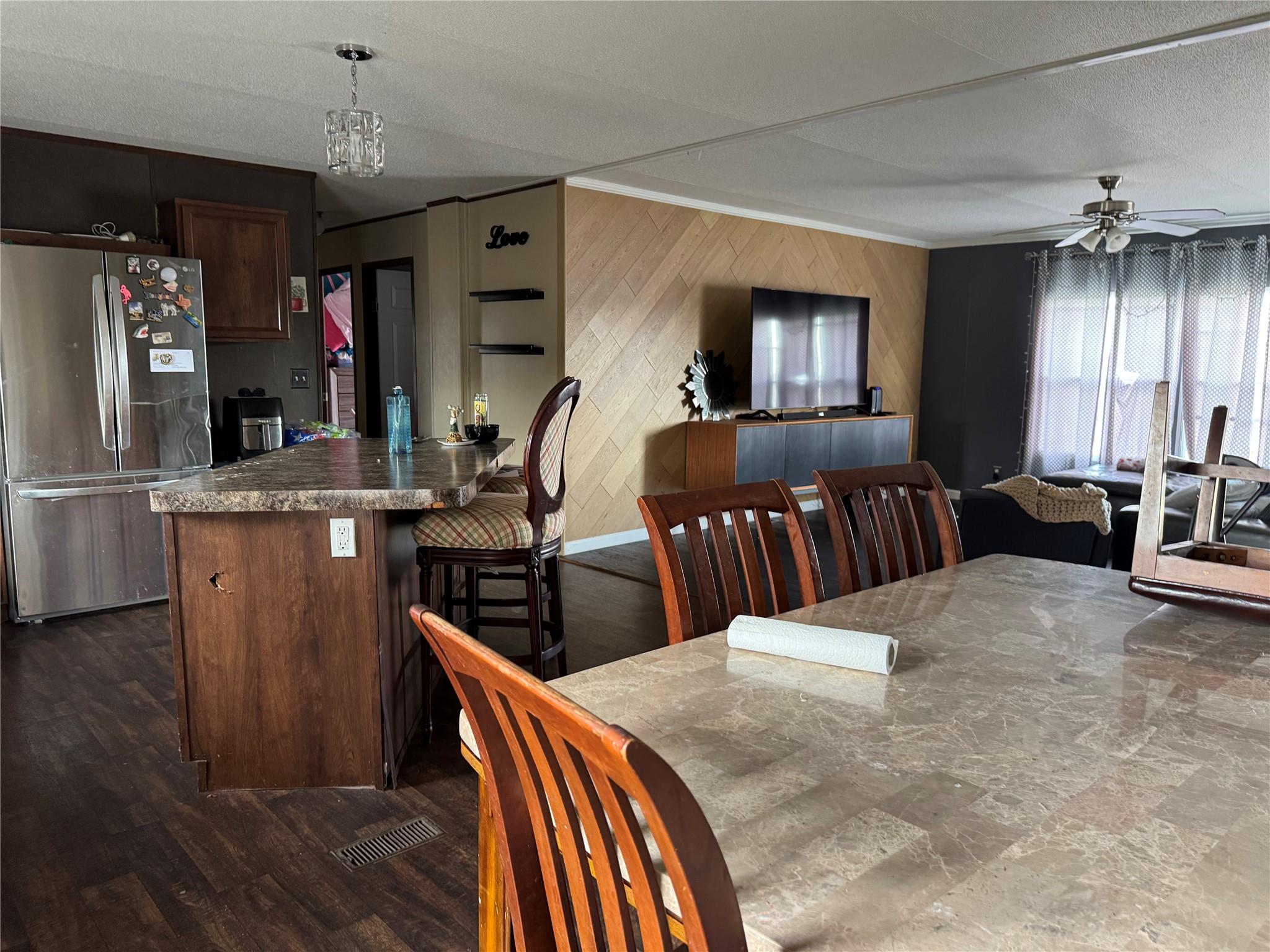 490 Rosewood Dr, Dale, TX 78616