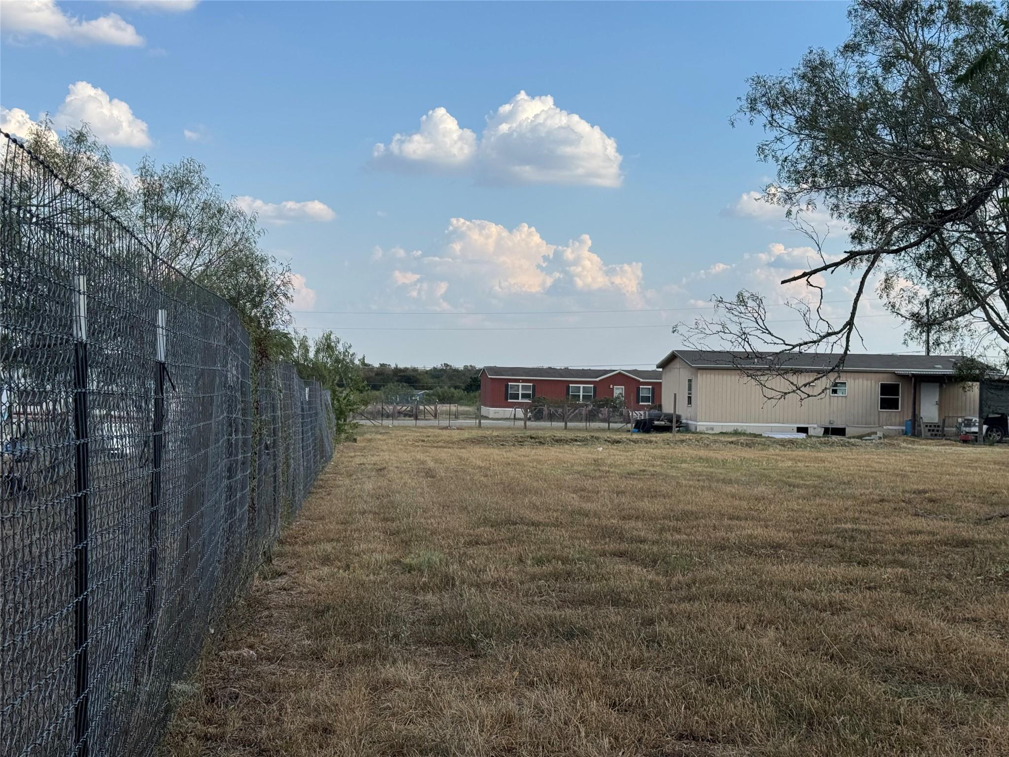 490 Rosewood Dr, Dale, TX 78616