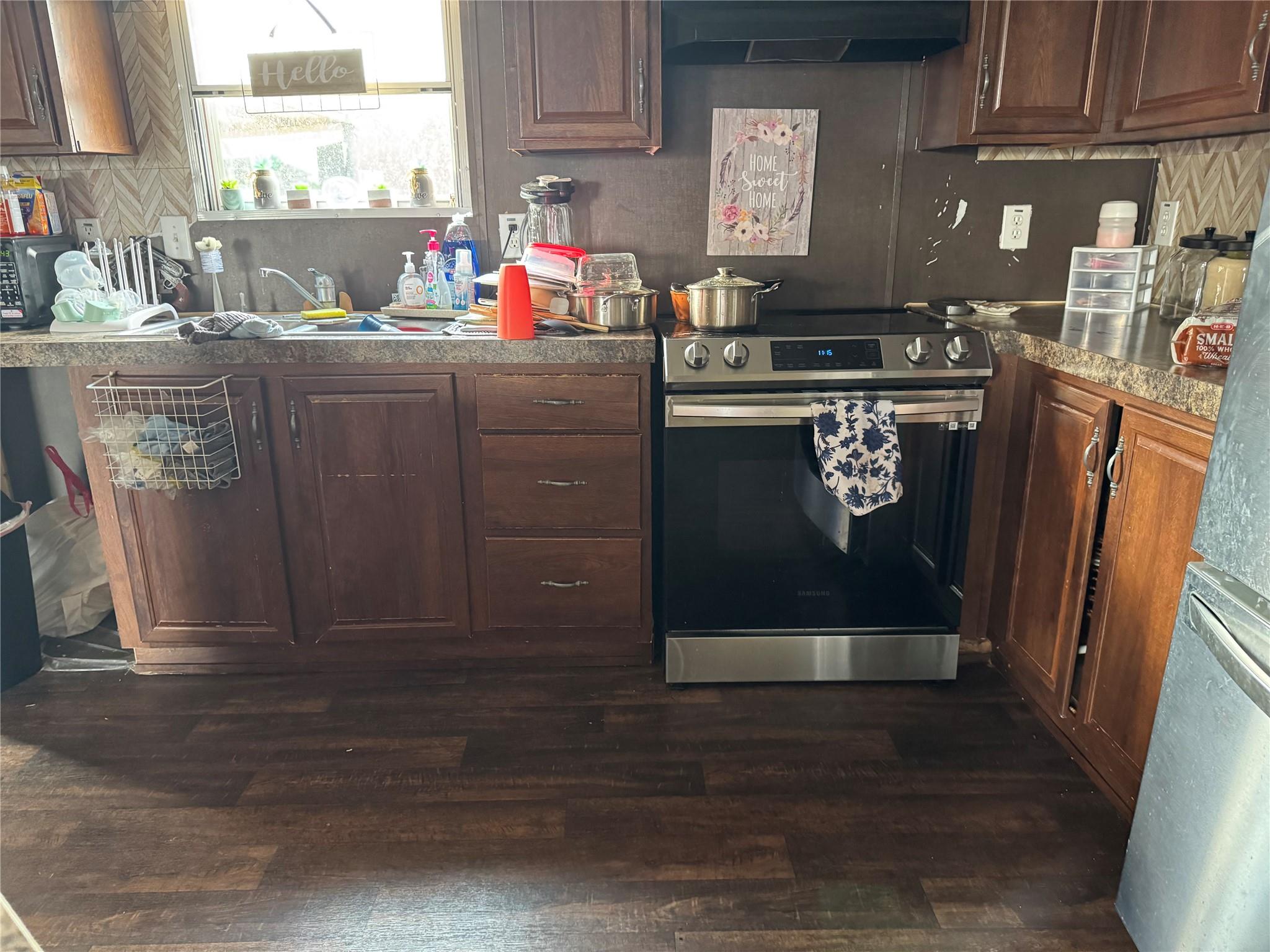 490 Rosewood Dr, Dale, TX 78616