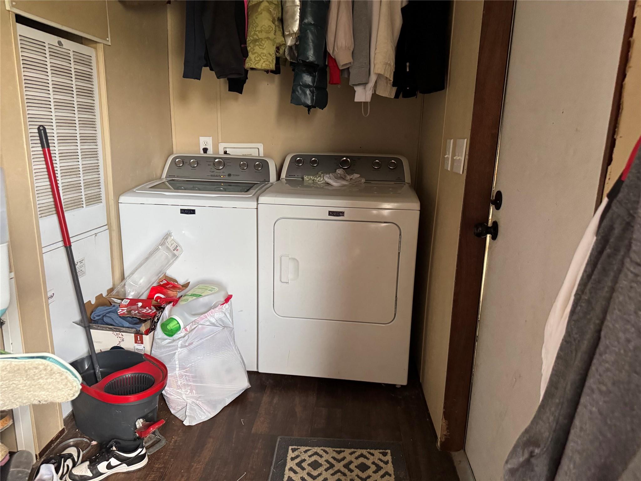 490 Rosewood Dr, Dale, TX 78616