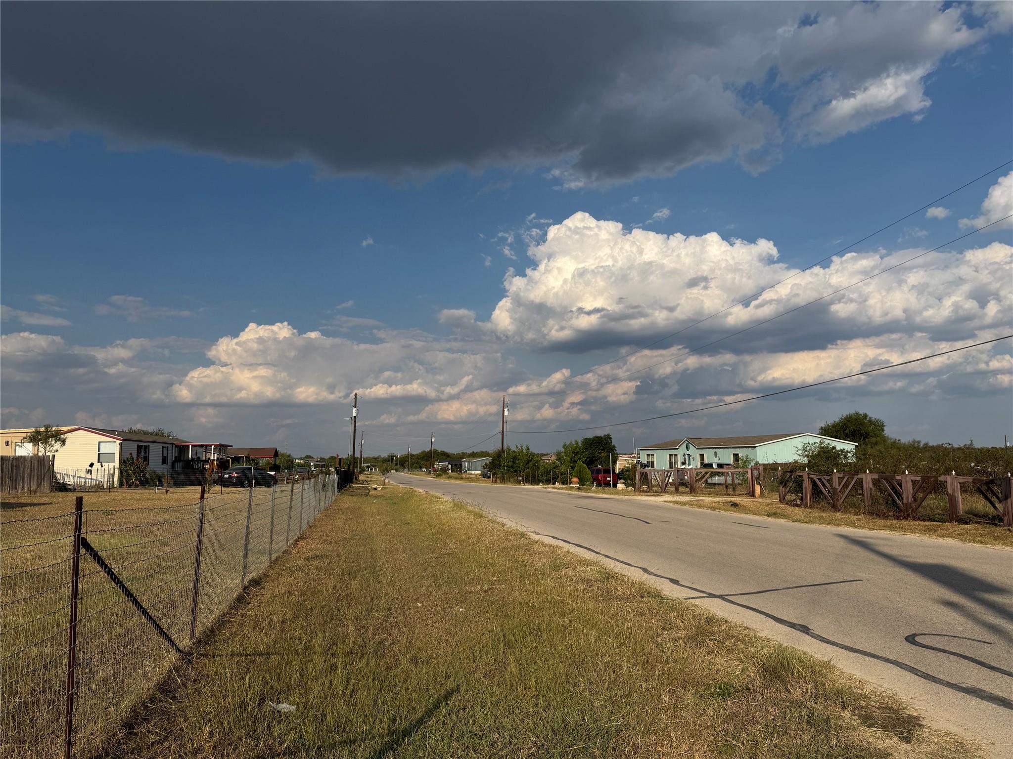 490 Rosewood Dr, Dale, TX 78616