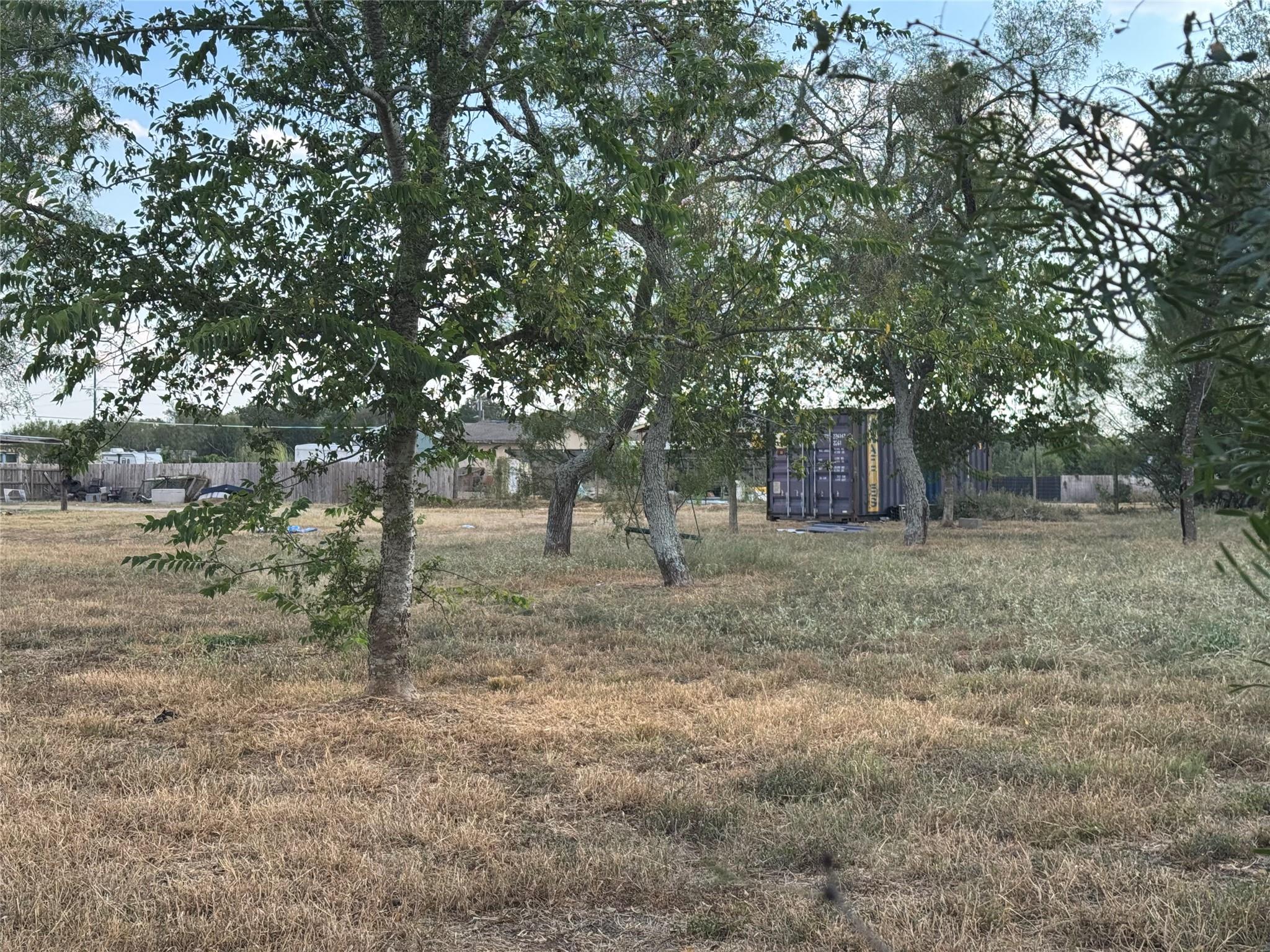 490 Rosewood Dr, Dale, TX 78616