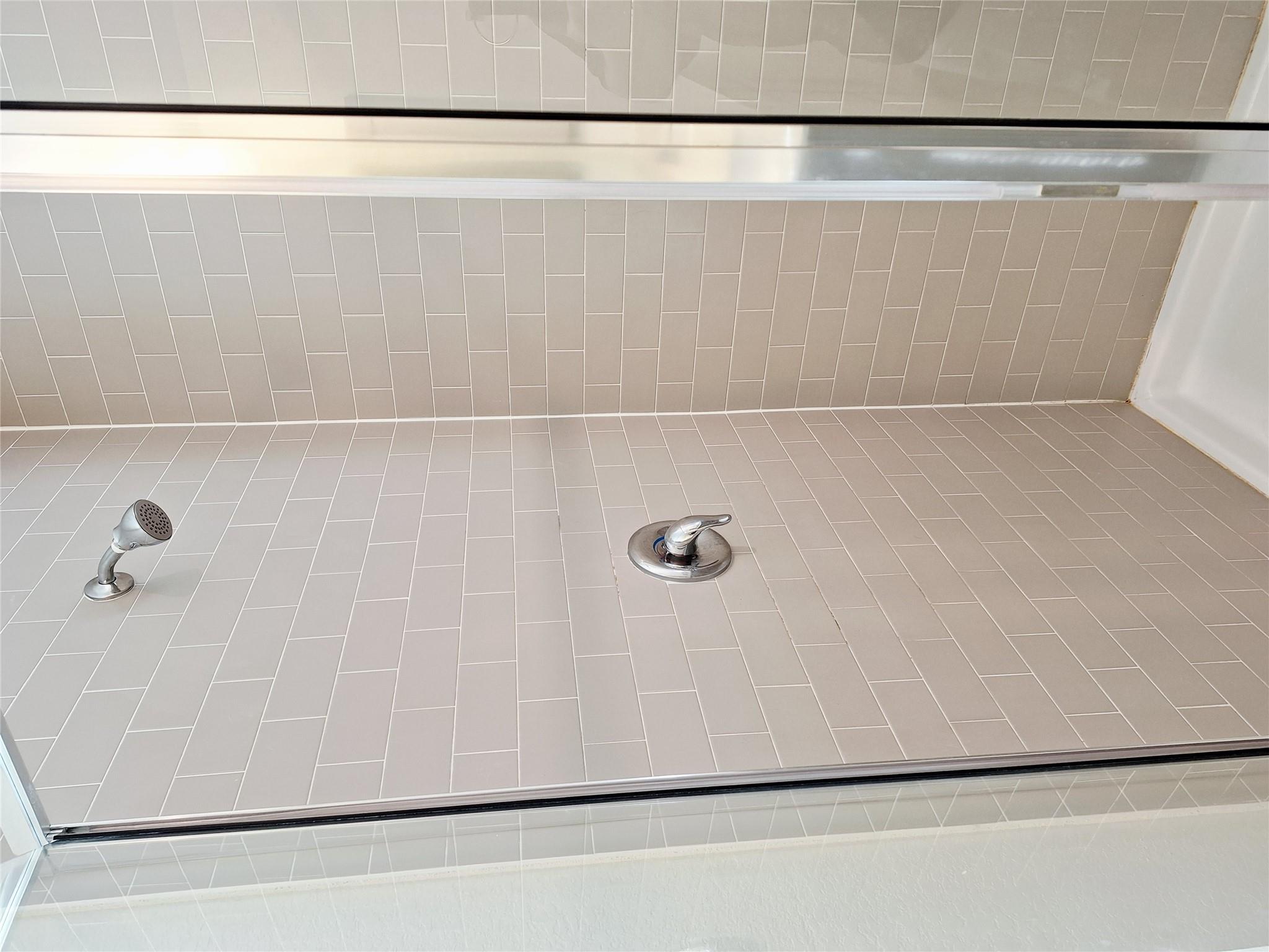 6413 Wagon Spring St, Del Valle, TX 78617