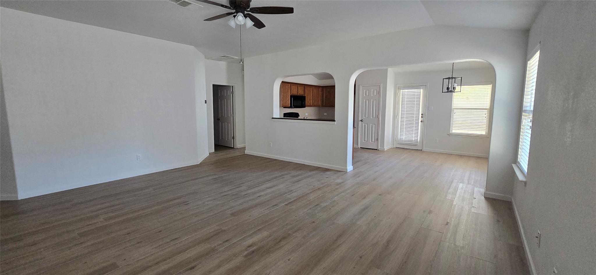 606 Lakemont Dr, Hutto, TX 78634